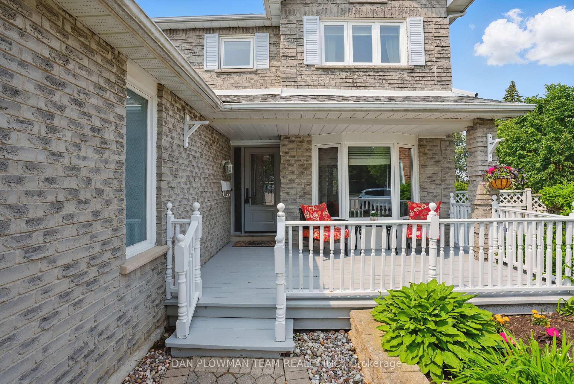 Photo 2 of 16 Greenview Court, Whitby, Blue Grass Meadows — HOMEH
