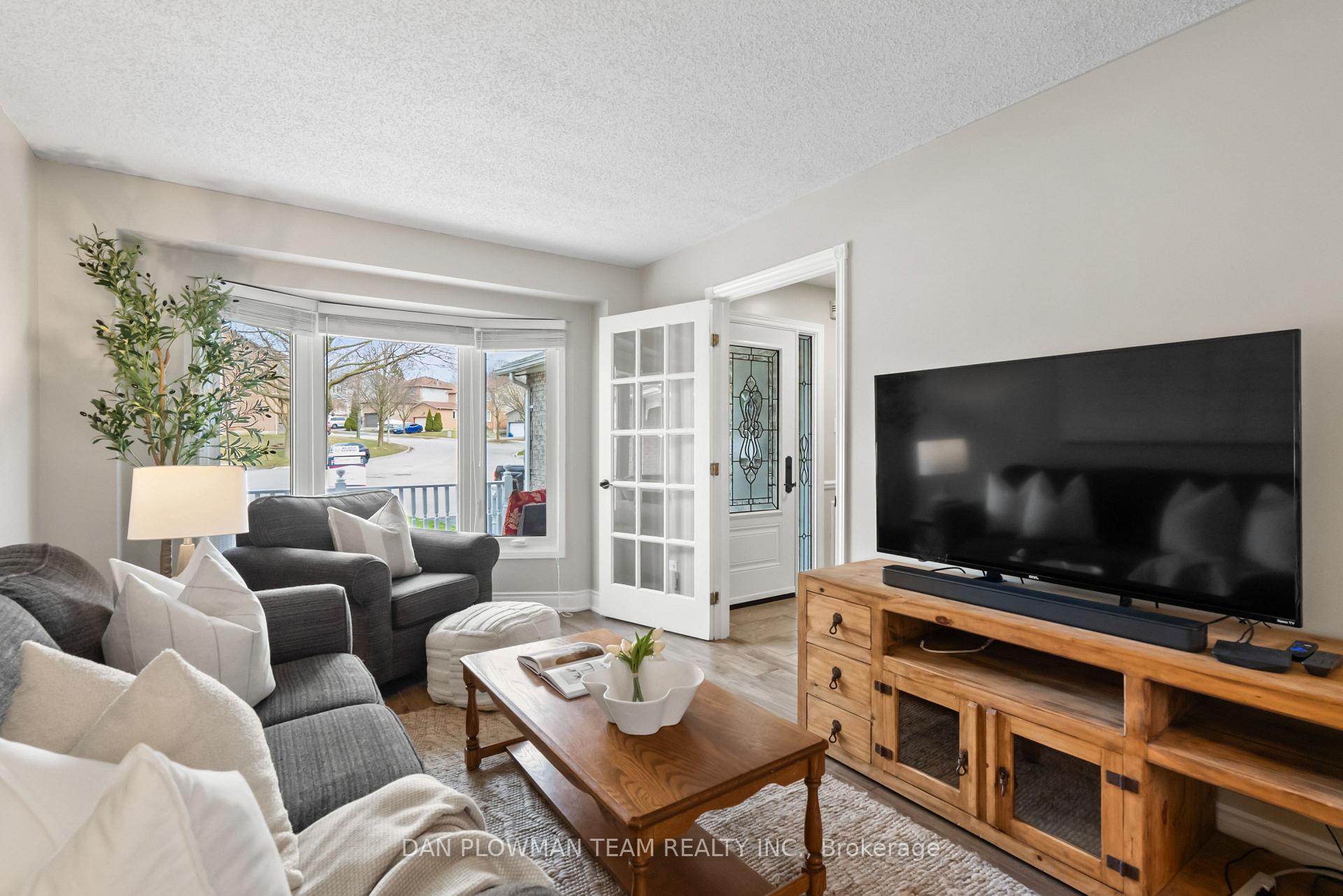 Photo 4 of 16 Greenview Court, Whitby, Blue Grass Meadows — HOMEH