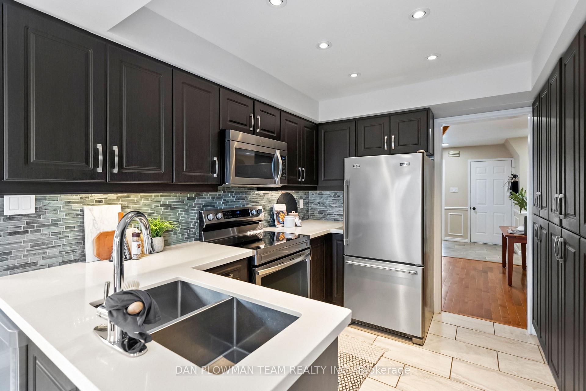 Photo 6 of 16 Greenview Court, Whitby, Blue Grass Meadows — HOMEH