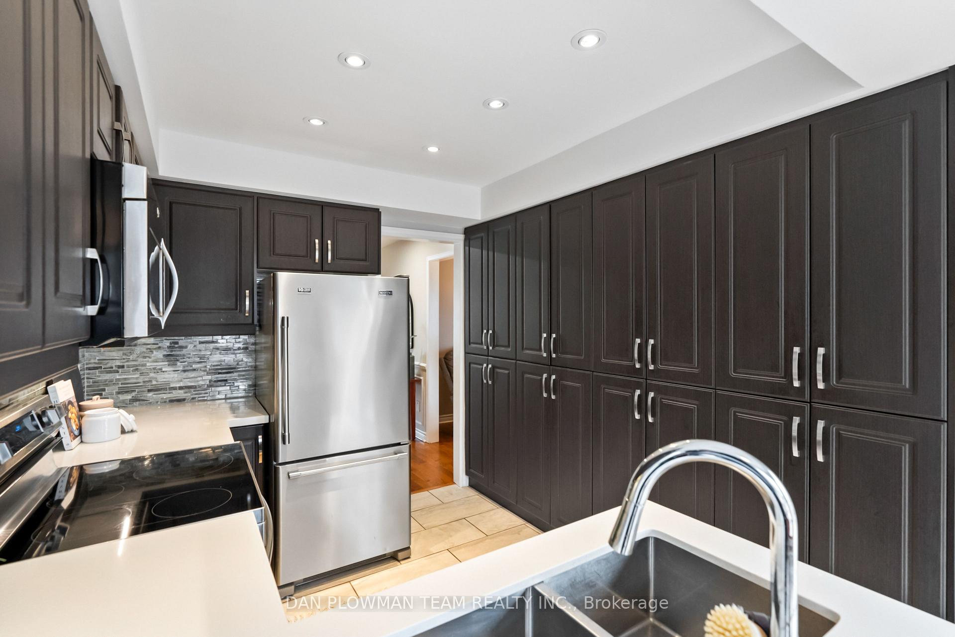 Photo 7 of 16 Greenview Court, Whitby, Blue Grass Meadows — HOMEH