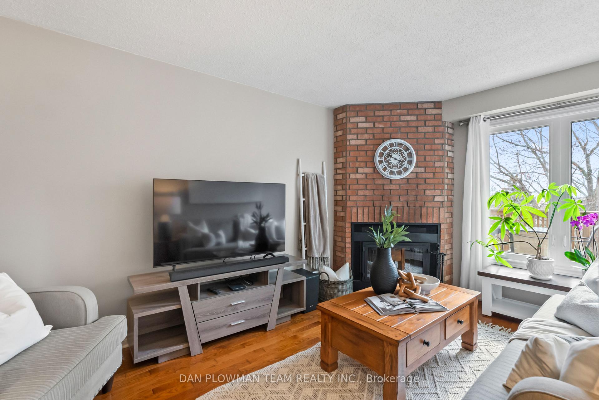 Photo 11 of 16 Greenview Court, Whitby, Blue Grass Meadows — HOMEH