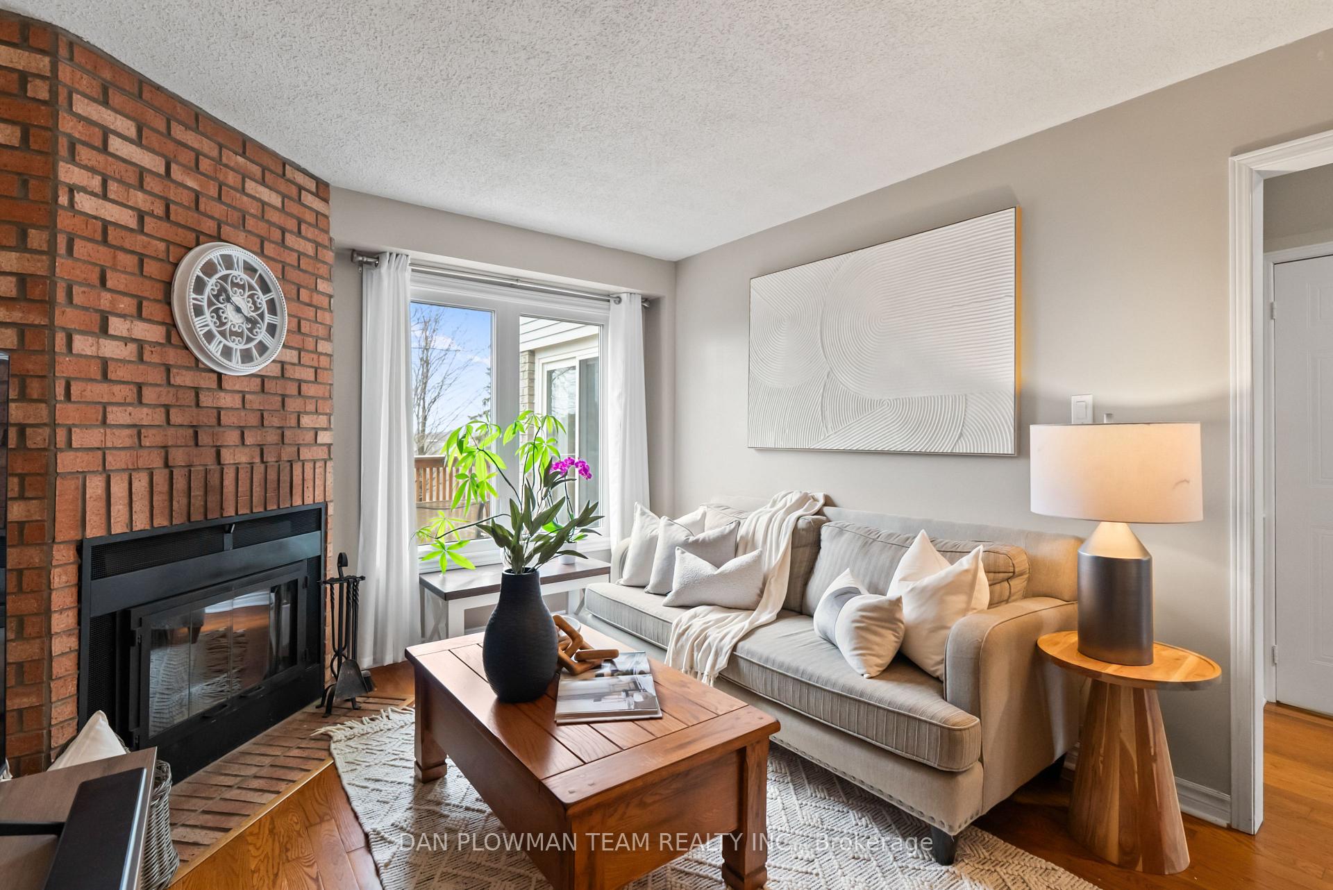 Photo 12 of 16 Greenview Court, Whitby, Blue Grass Meadows — HOMEH