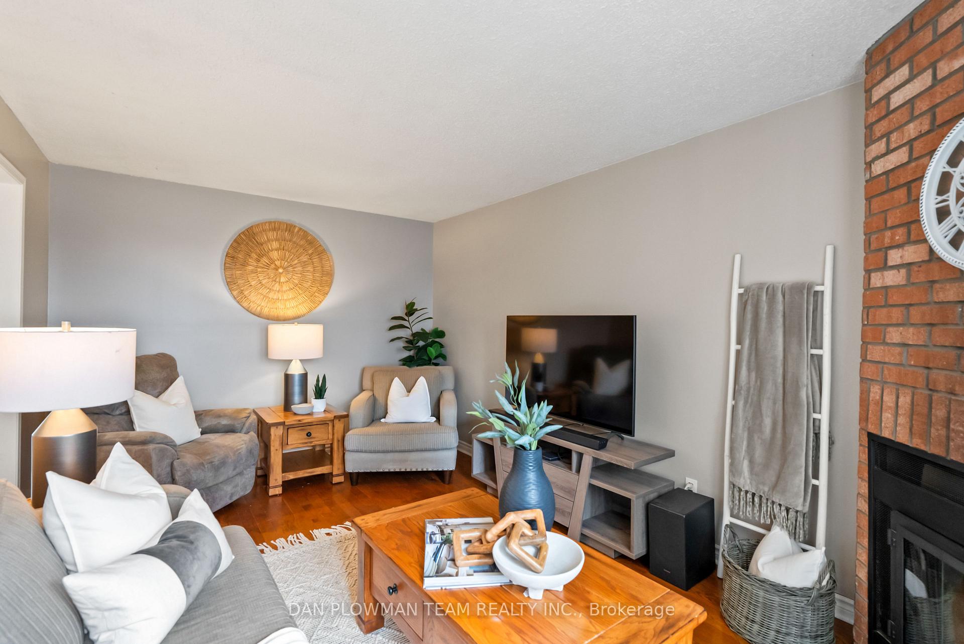 Photo 13 of 16 Greenview Court, Whitby, Blue Grass Meadows — HOMEH
