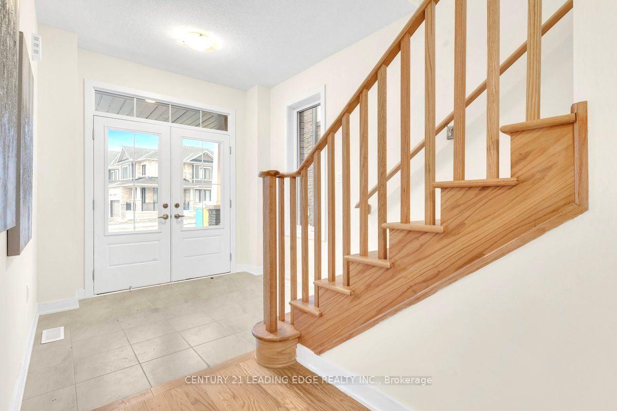 Photo 2 of 46 Aviron Crescent, Welland, Dain City — HOMEH