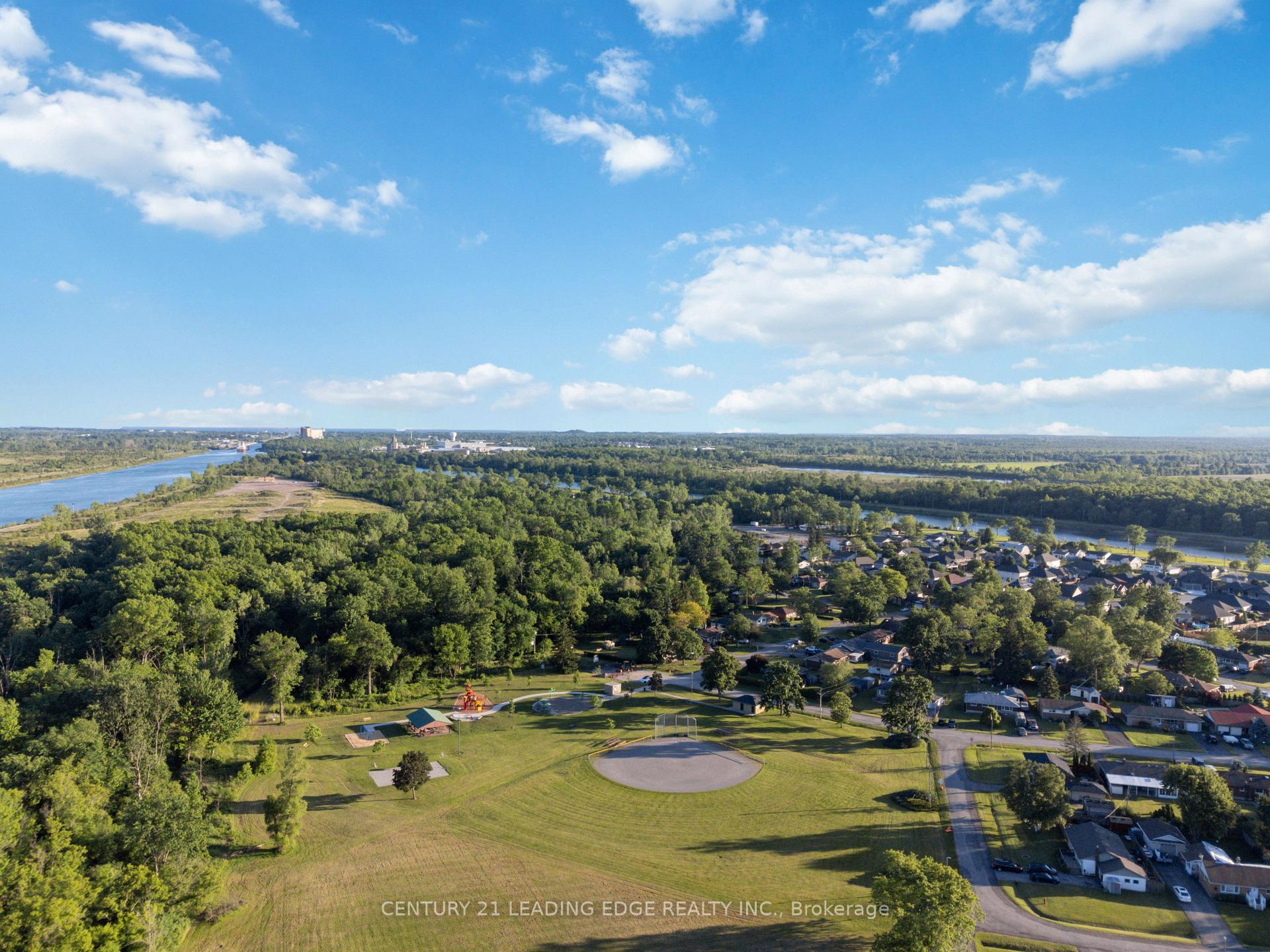 Photo 35 of 46 Aviron Crescent, Welland, Dain City — HOMEH