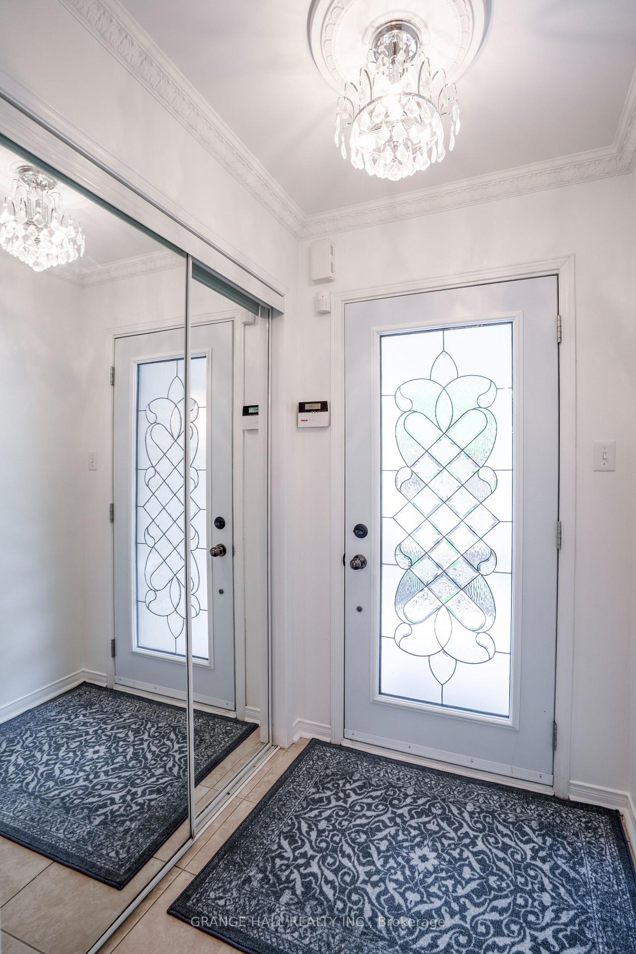 Photo 3 of 102 Venice Gate Drive, Vaughan, Vellore Village — HOMEH