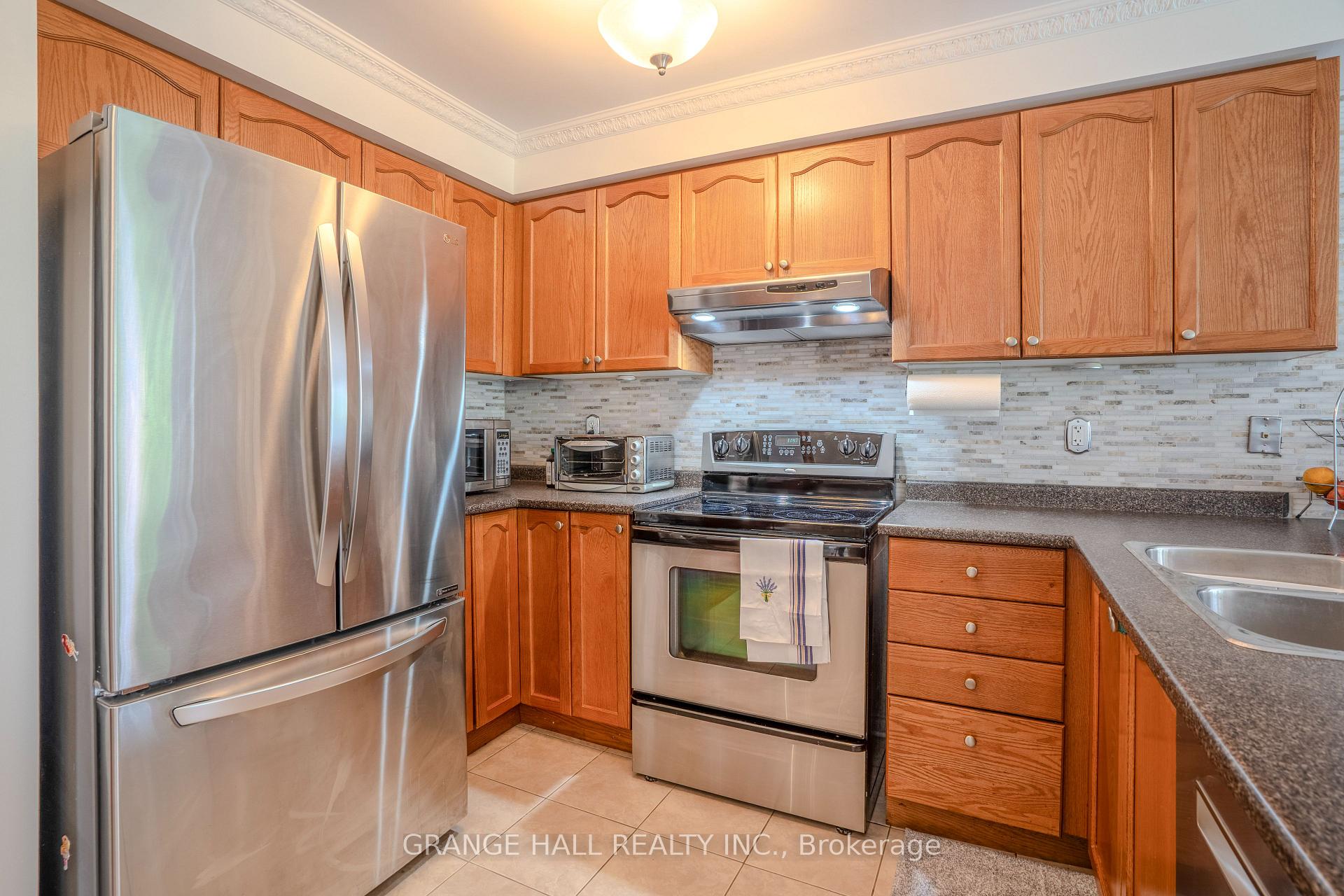 Photo 7 of 102 Venice Gate Drive, Vaughan, Vellore Village — HOMEH