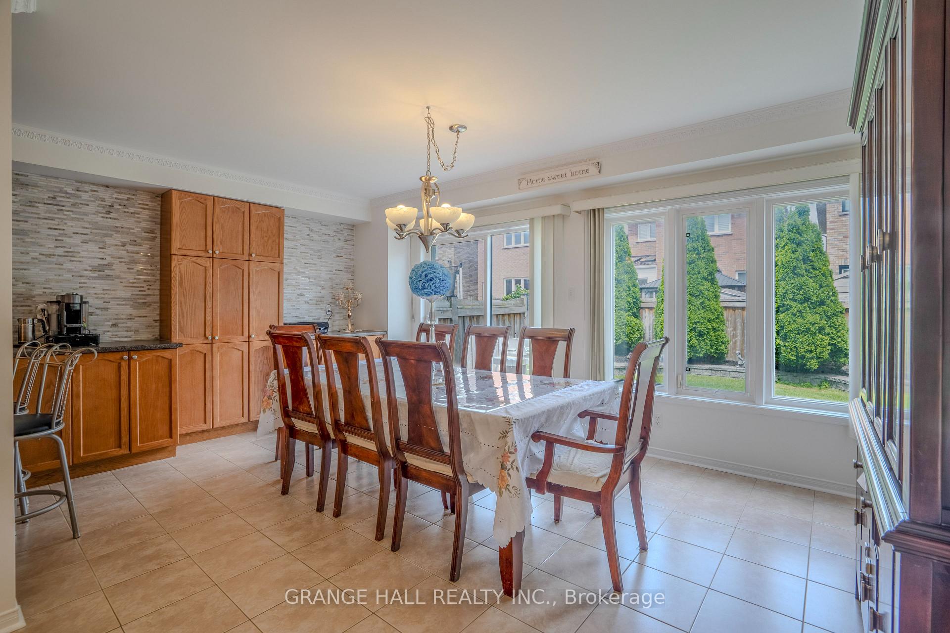 Photo 8 of 102 Venice Gate Drive, Vaughan, Vellore Village — HOMEH
