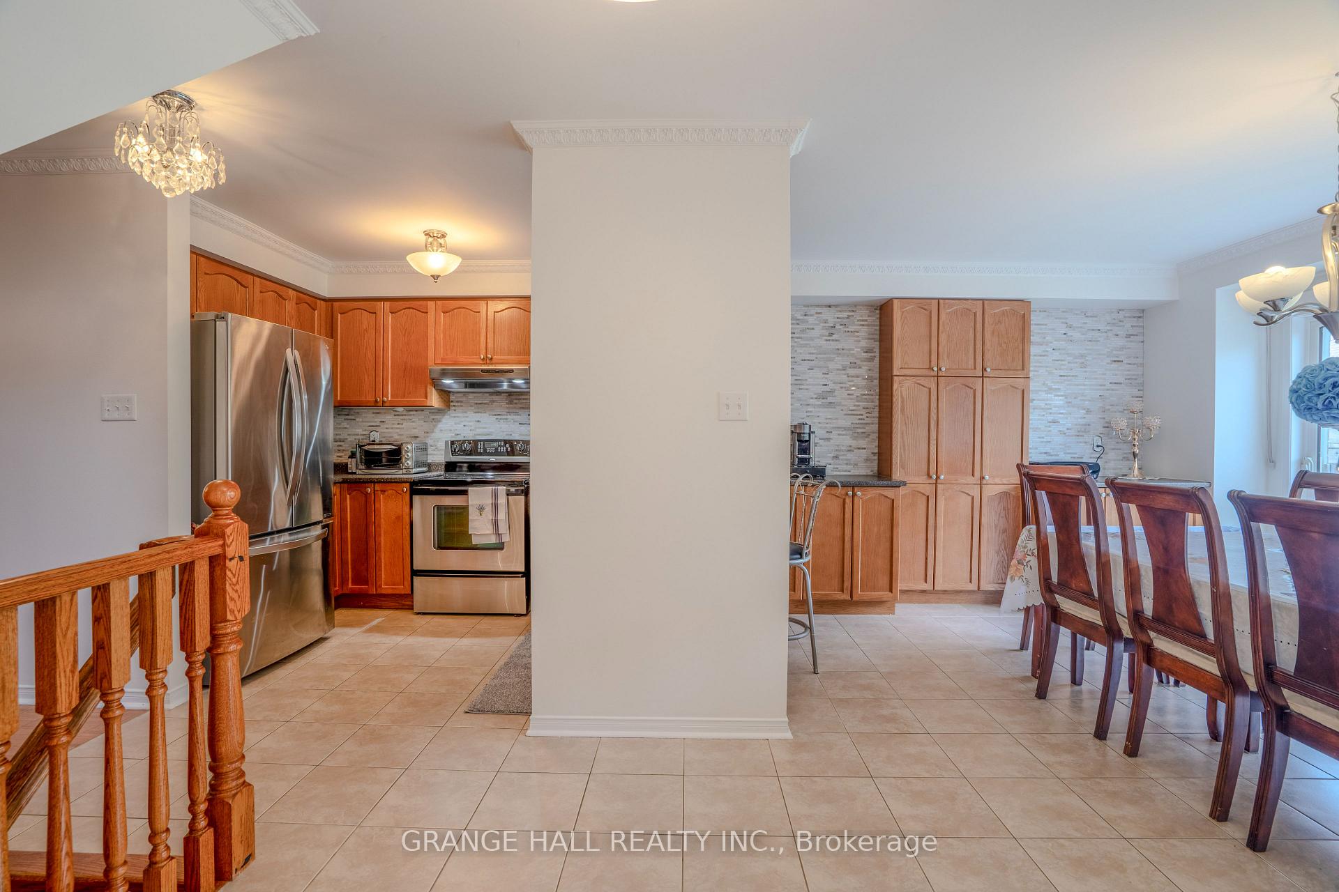 Photo 9 of 102 Venice Gate Drive, Vaughan, Vellore Village — HOMEH