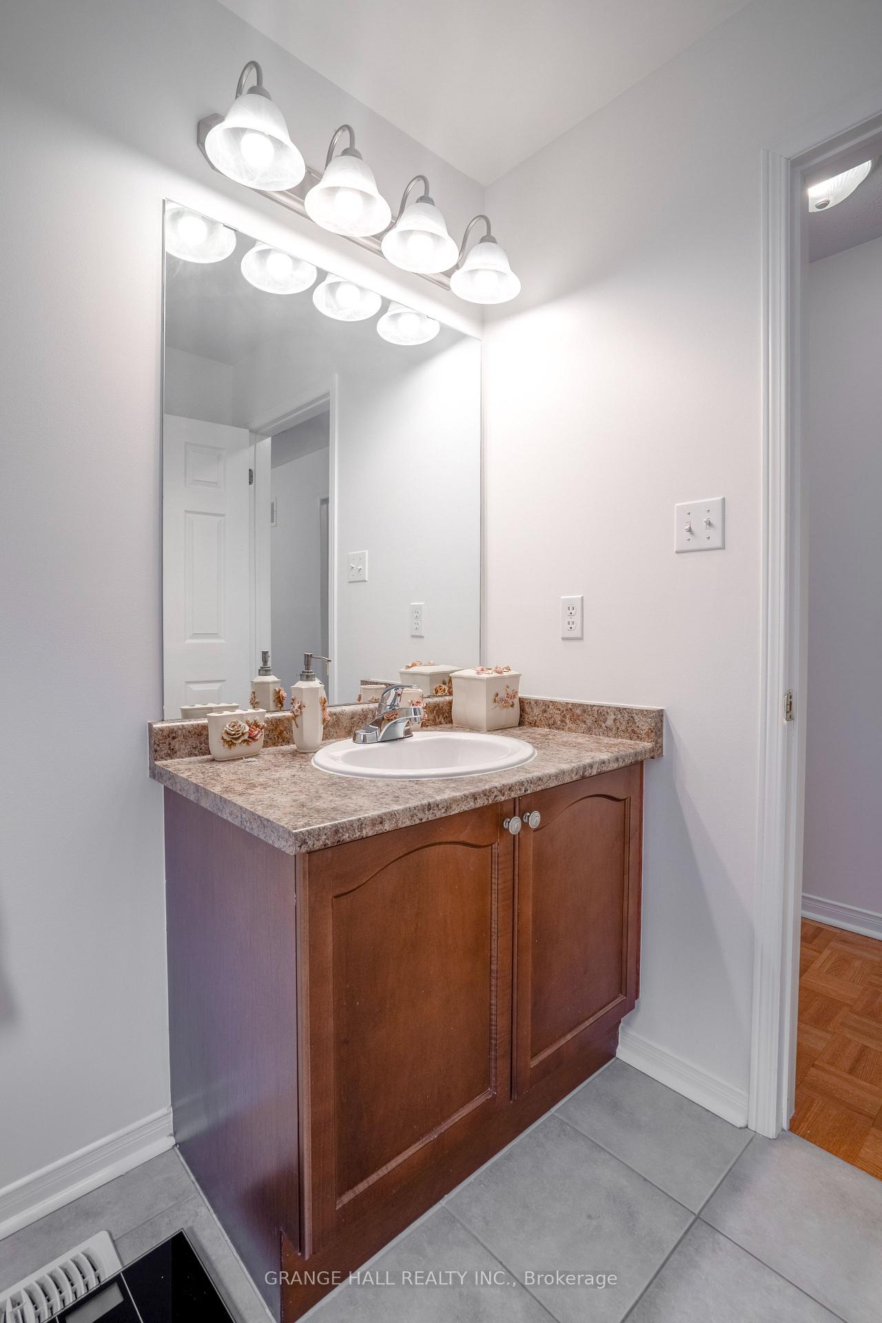 Photo 17 of 102 Venice Gate Drive, Vaughan, Vellore Village — HOMEH