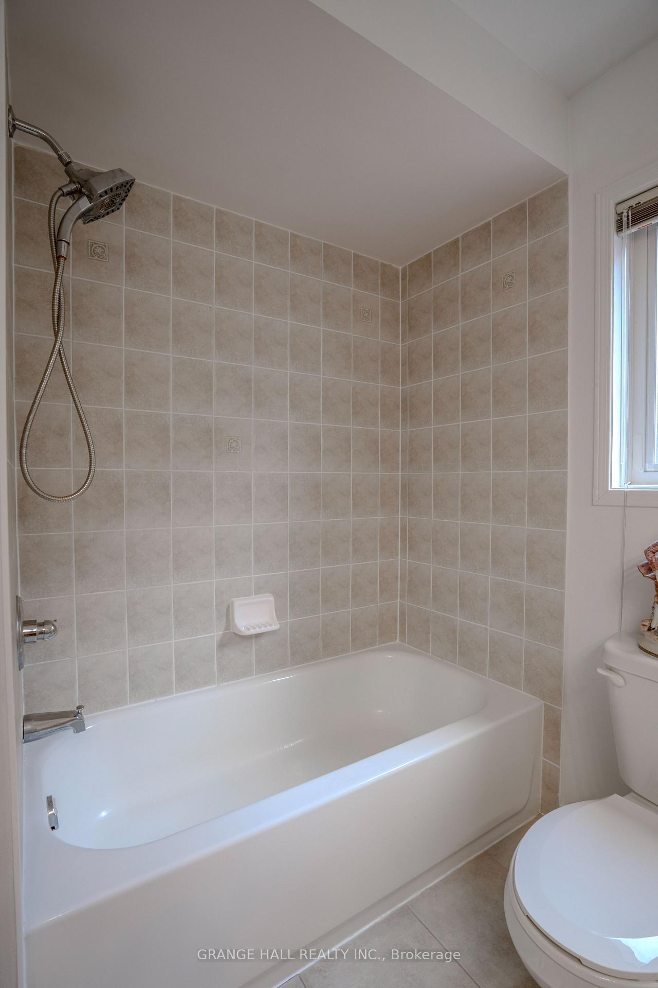 Photo 18 of 102 Venice Gate Drive, Vaughan, Vellore Village — HOMEH