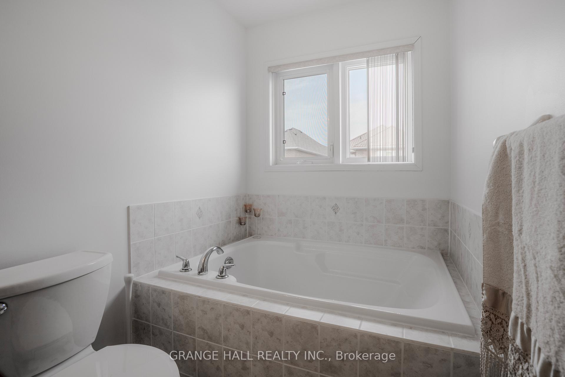 Photo 20 of 102 Venice Gate Drive, Vaughan, Vellore Village — HOMEH