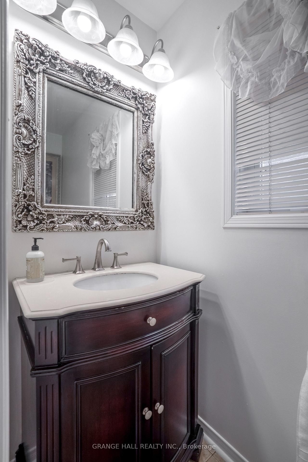 Photo 22 of 102 Venice Gate Drive, Vaughan, Vellore Village — HOMEH