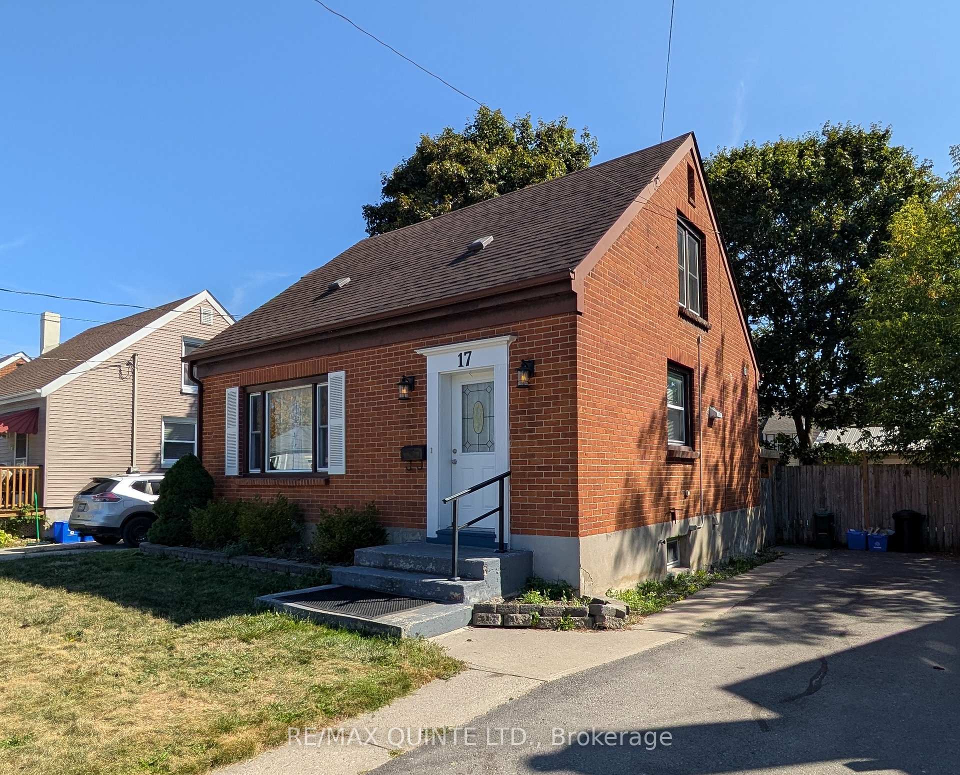 Photo 1 of 17 Wellington Crescent, Belleville, Belleville Ward — HOMEH