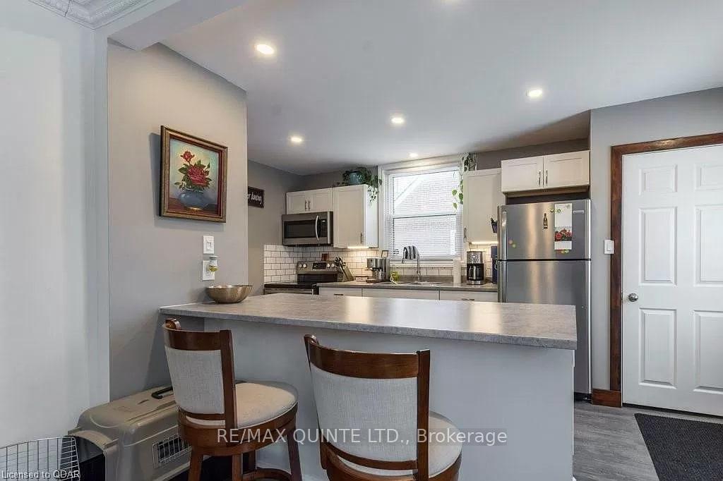 Photo 8 of 17 Wellington Crescent, Belleville, Belleville Ward — HOMEH