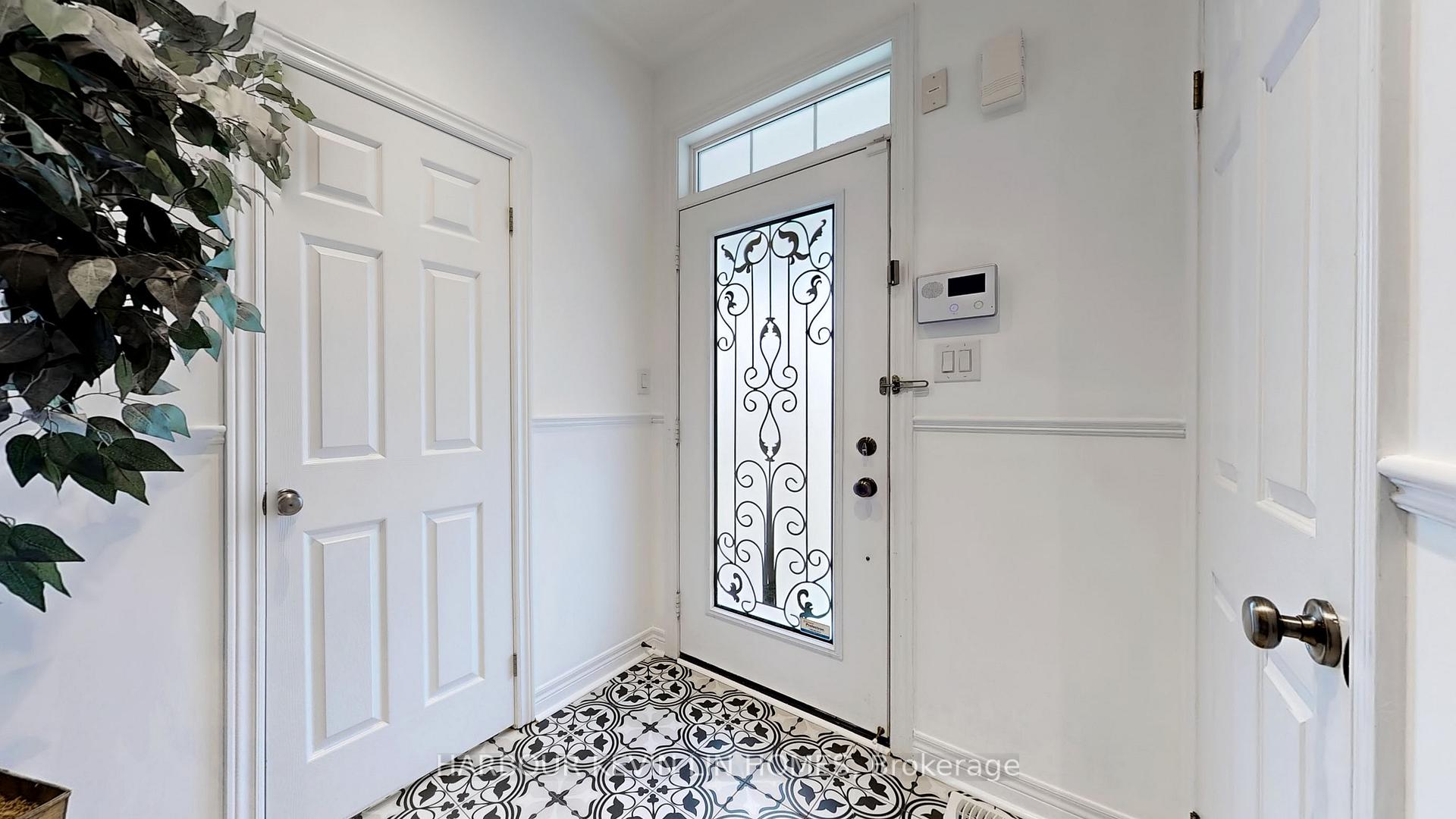 Photo 3 of 21 Freesia Road, Markham, Victoria Manor-Jennings Gate — HOMEH