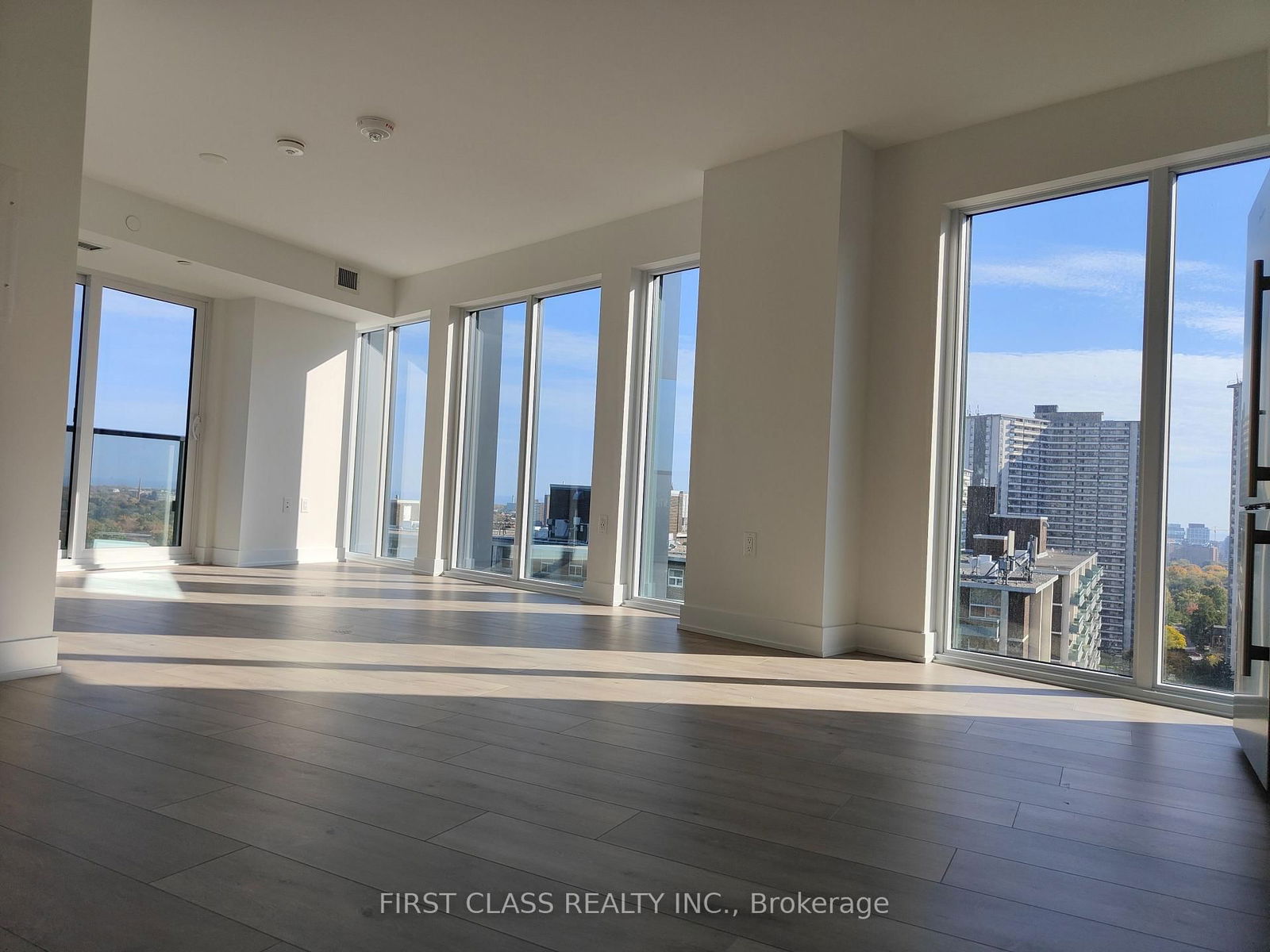 Photo 7 of Unit 1507, 575 Bloor St E, Toronto, North St. James Town — HOMEH