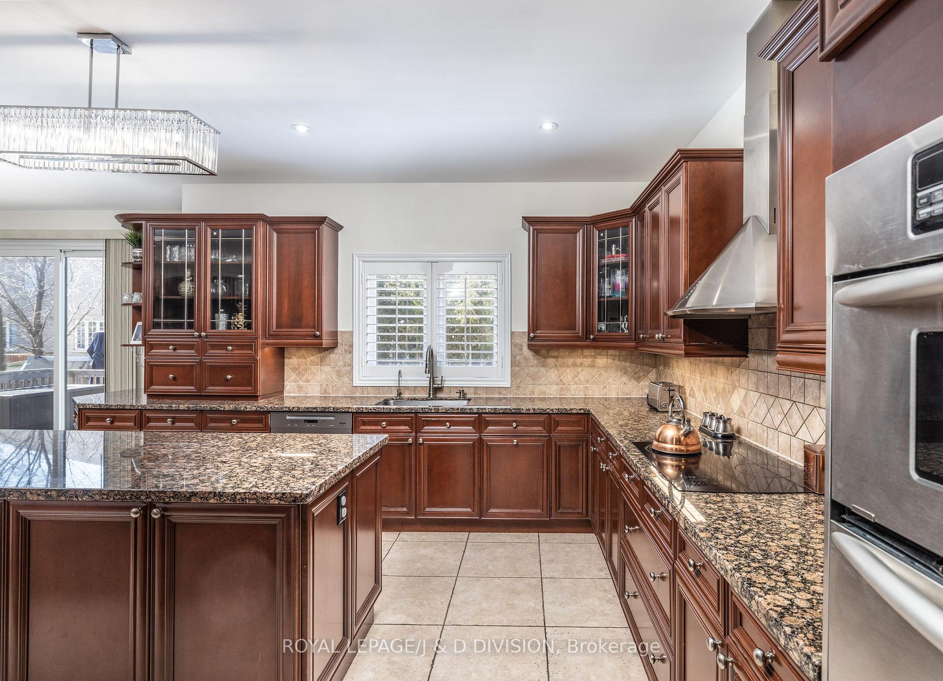 Photo 5 of 218 Flamingo Road, Vaughan, Uplands — HOMEH
