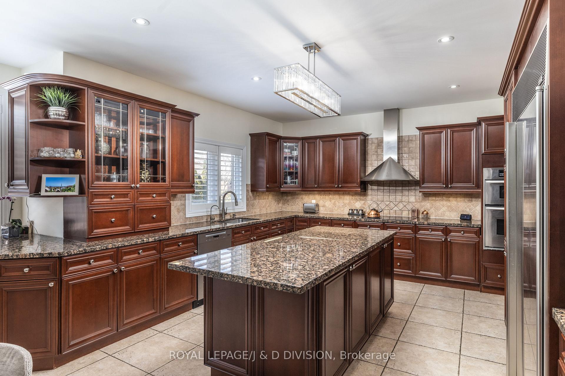 Photo 7 of 218 Flamingo Road, Vaughan, Uplands — HOMEH