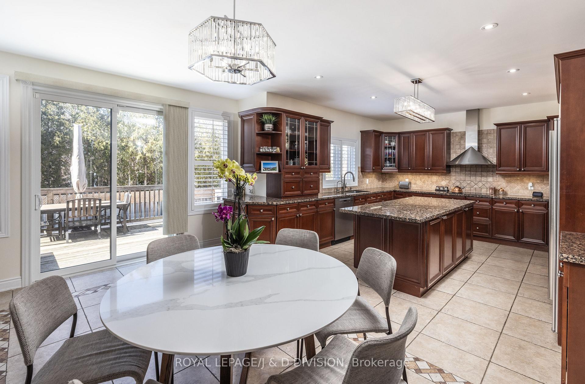 Photo 8 of 218 Flamingo Road, Vaughan, Uplands — HOMEH