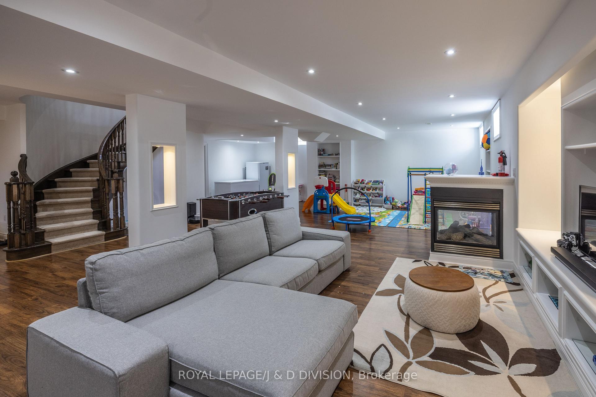 Photo 29 of 218 Flamingo Road, Vaughan, Uplands — HOMEH