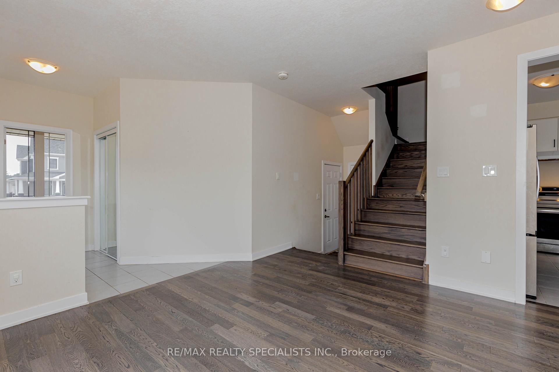 Photo 5 of 8 Stern Drive, Welland, Dain City — HOMEH