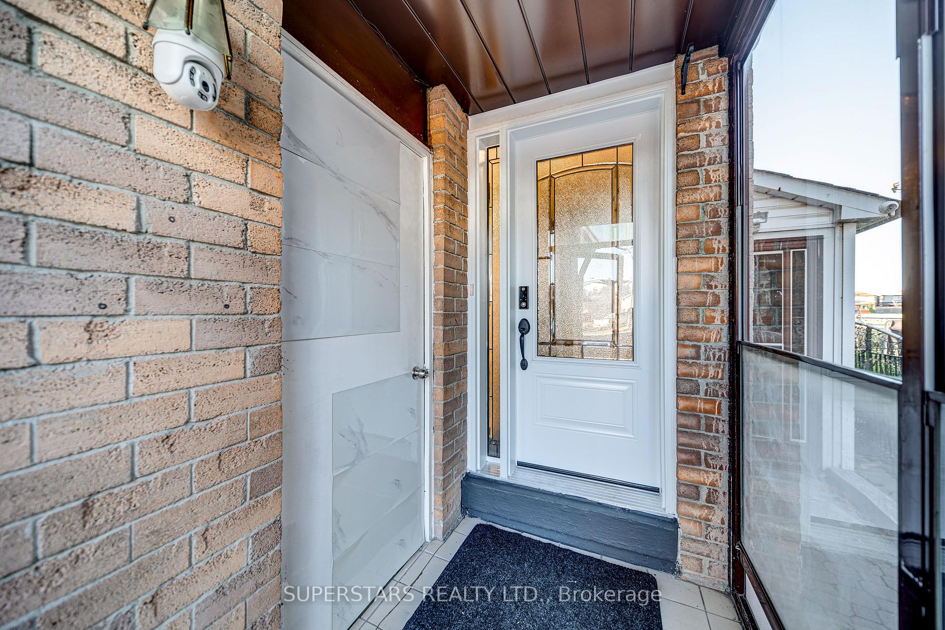 Photo 2 of 42 Wickham Court, Markham, Milliken Mills East — HOMEH