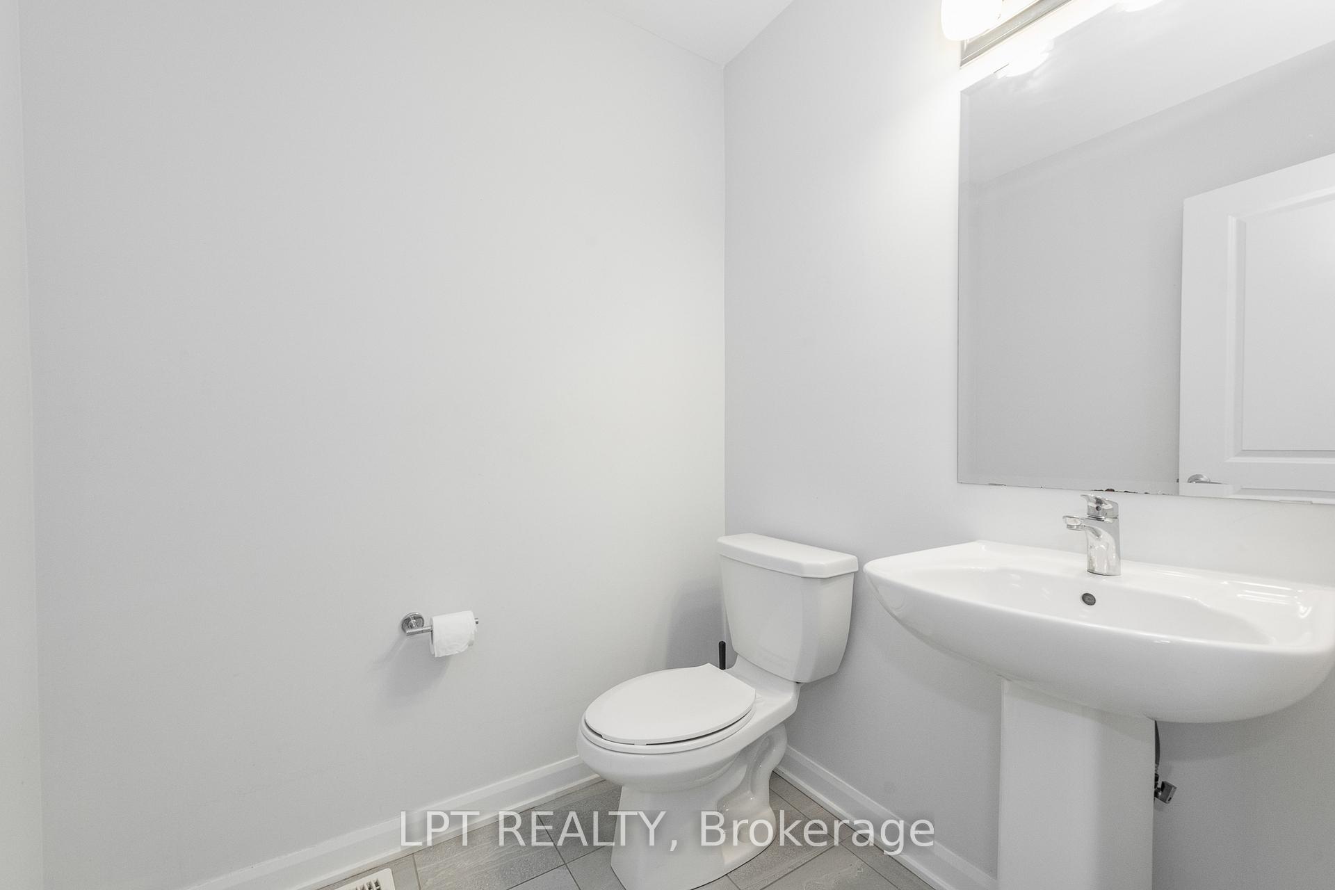 Photo 3 of 105 Teelin Circle, Ottawa, Barrhaven - Half Moon Bay — HOMEH
