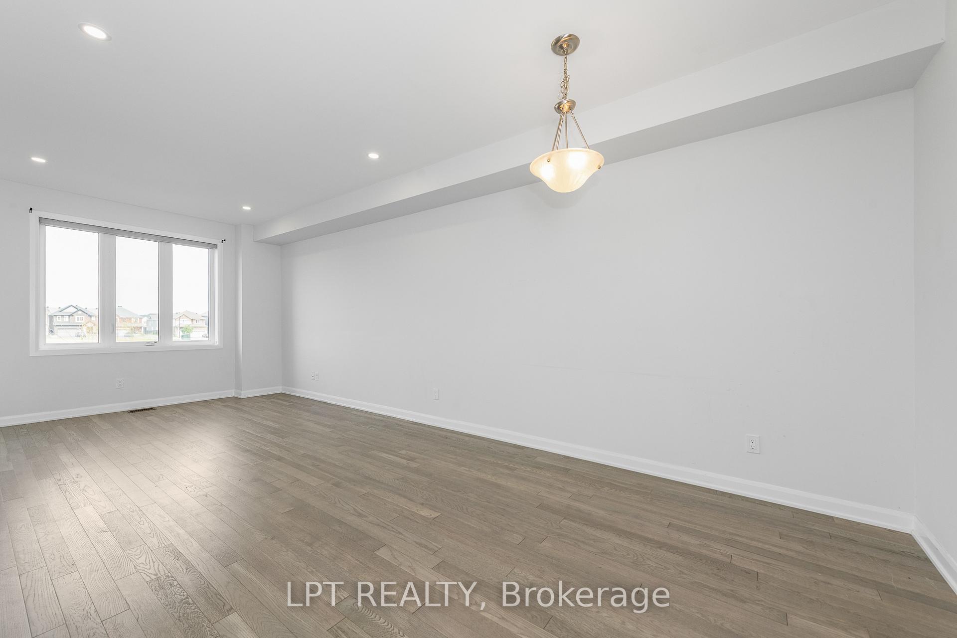Photo 4 of 105 Teelin Circle, Ottawa, Barrhaven - Half Moon Bay — HOMEH