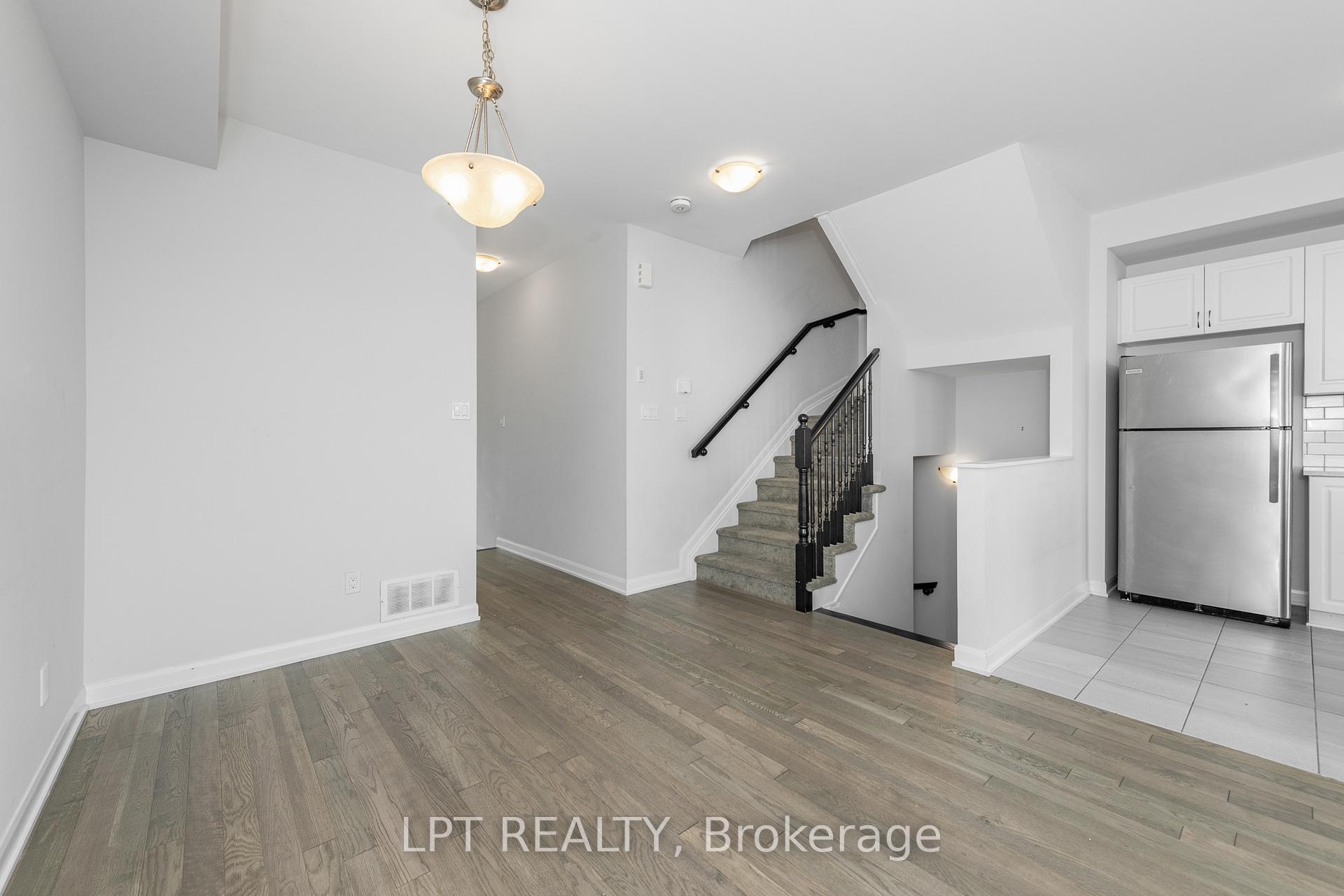 Photo 10 of 105 Teelin Circle, Ottawa, Barrhaven - Half Moon Bay — HOMEH
