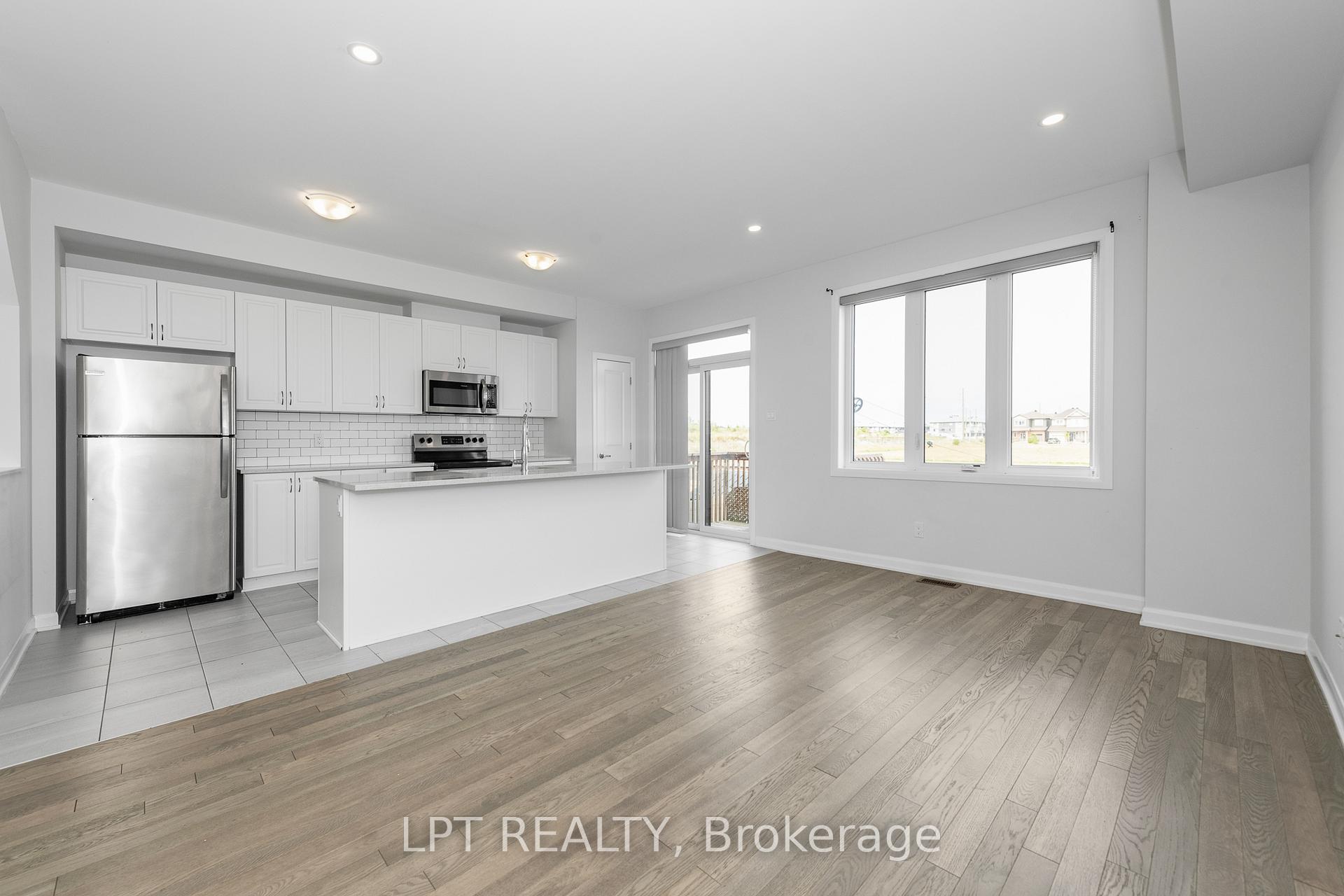 Photo 8 of 105 Teelin Circle, Ottawa, Barrhaven - Half Moon Bay — HOMEH