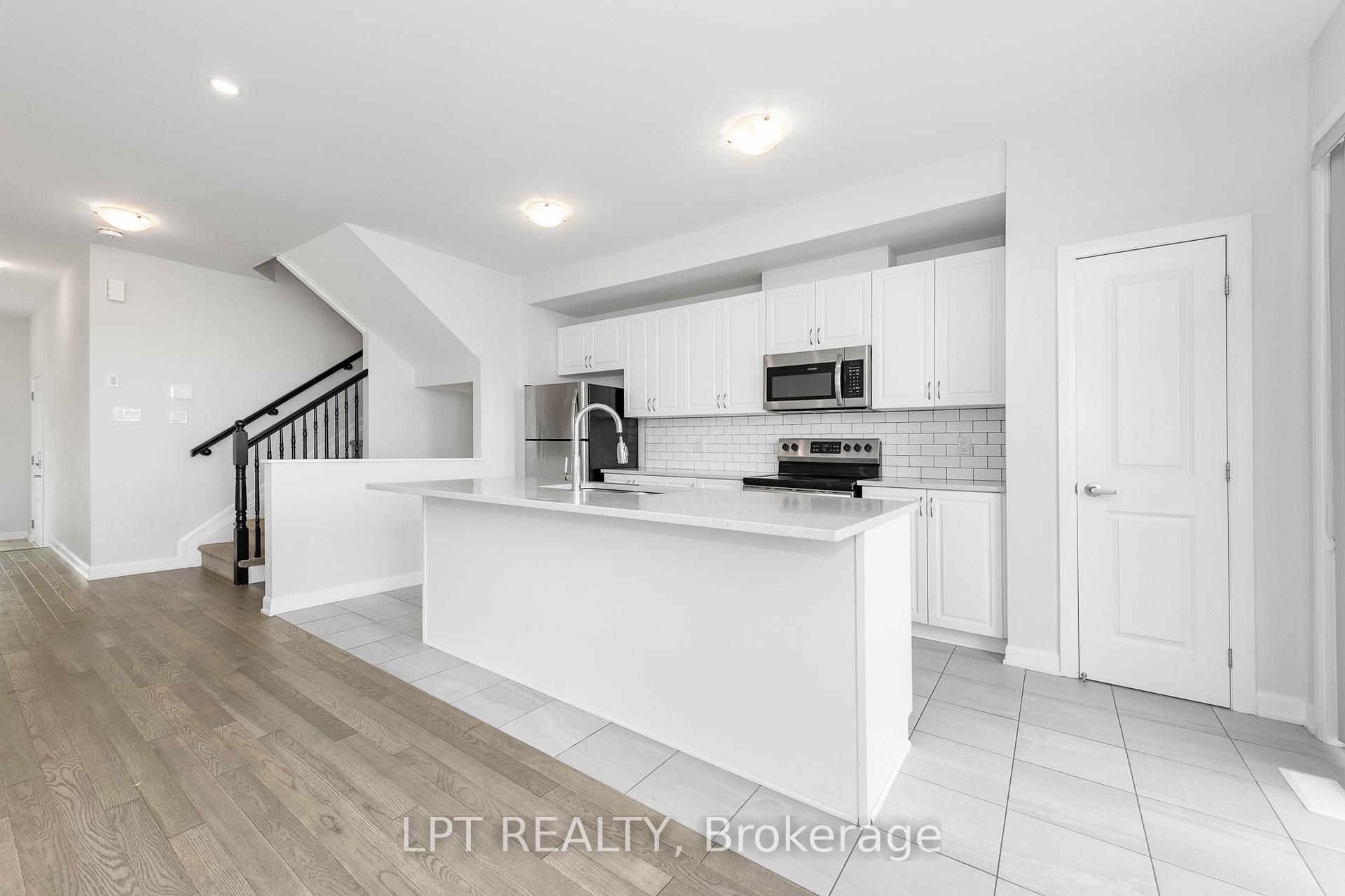 Photo 6 of 105 Teelin Circle, Ottawa, Barrhaven - Half Moon Bay — HOMEH