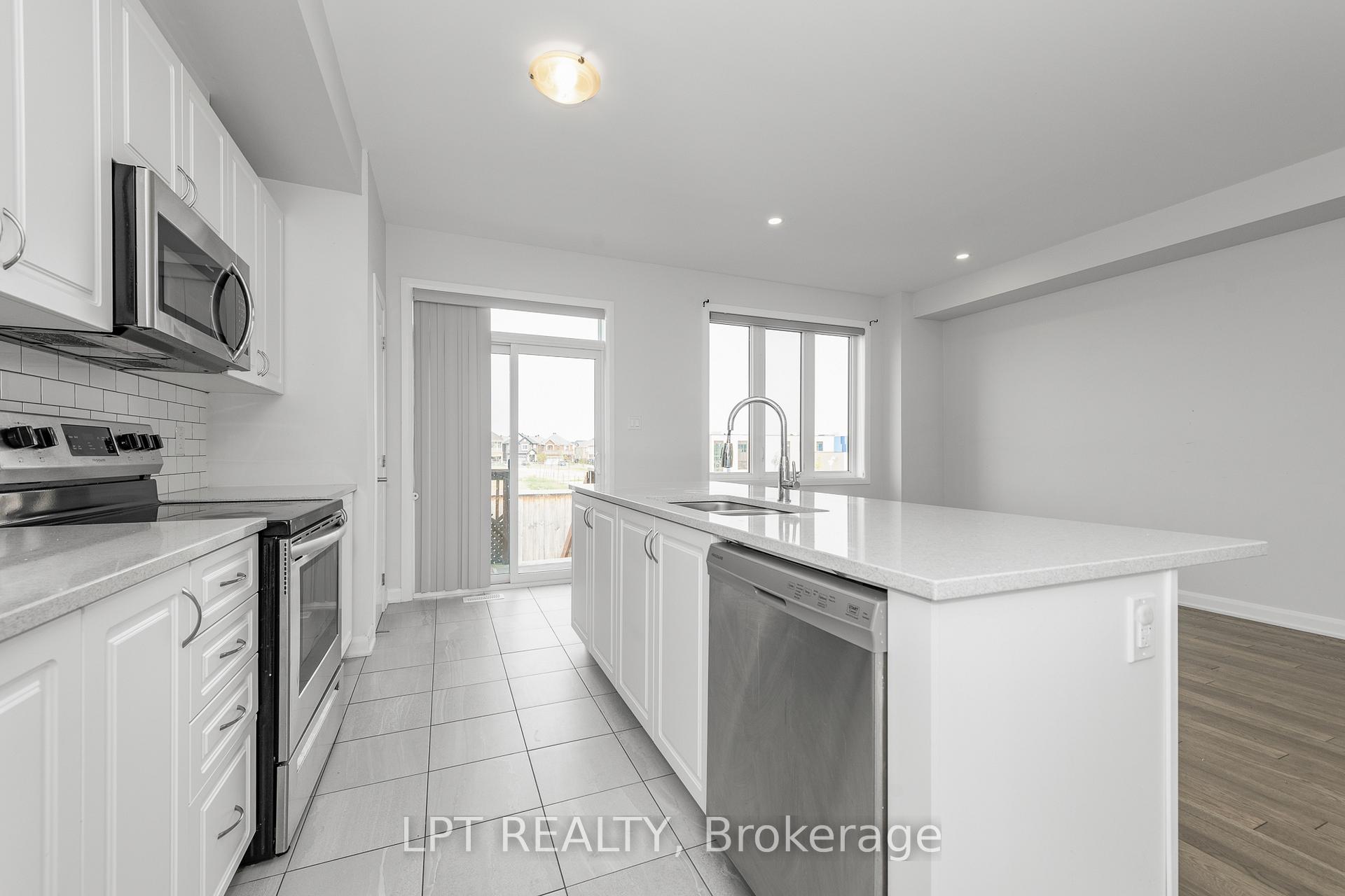 Photo 17 of 105 Teelin Circle, Ottawa, Barrhaven - Half Moon Bay — HOMEH
