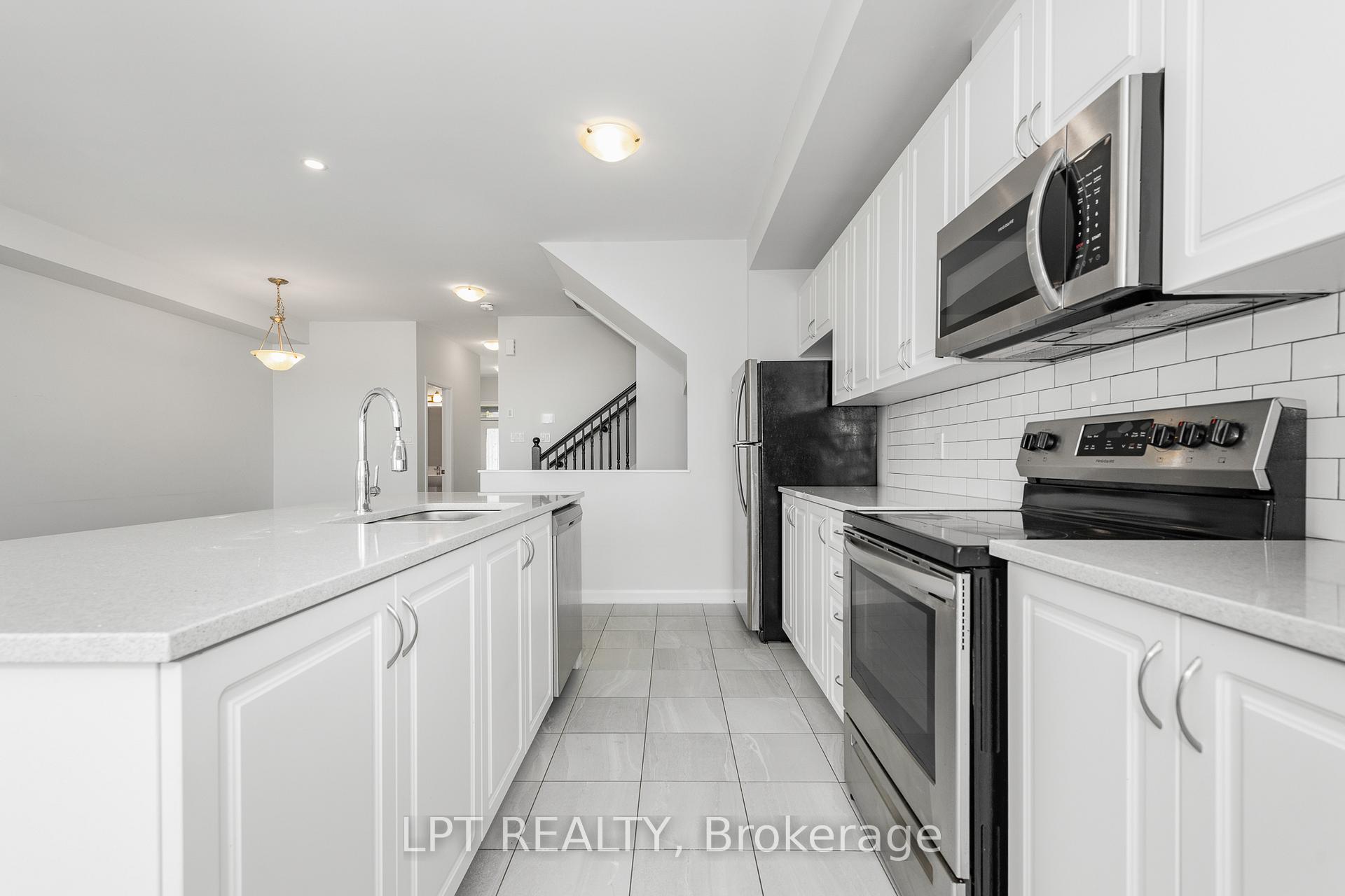 Photo 7 of 105 Teelin Circle, Ottawa, Barrhaven - Half Moon Bay — HOMEH