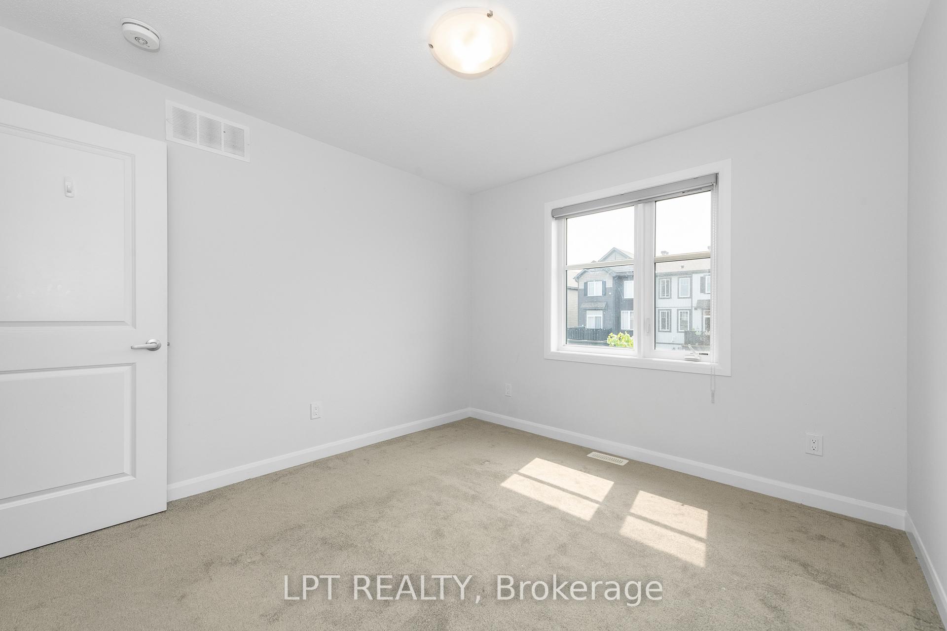 Photo 16 of 105 Teelin Circle, Ottawa, Barrhaven - Half Moon Bay — HOMEH