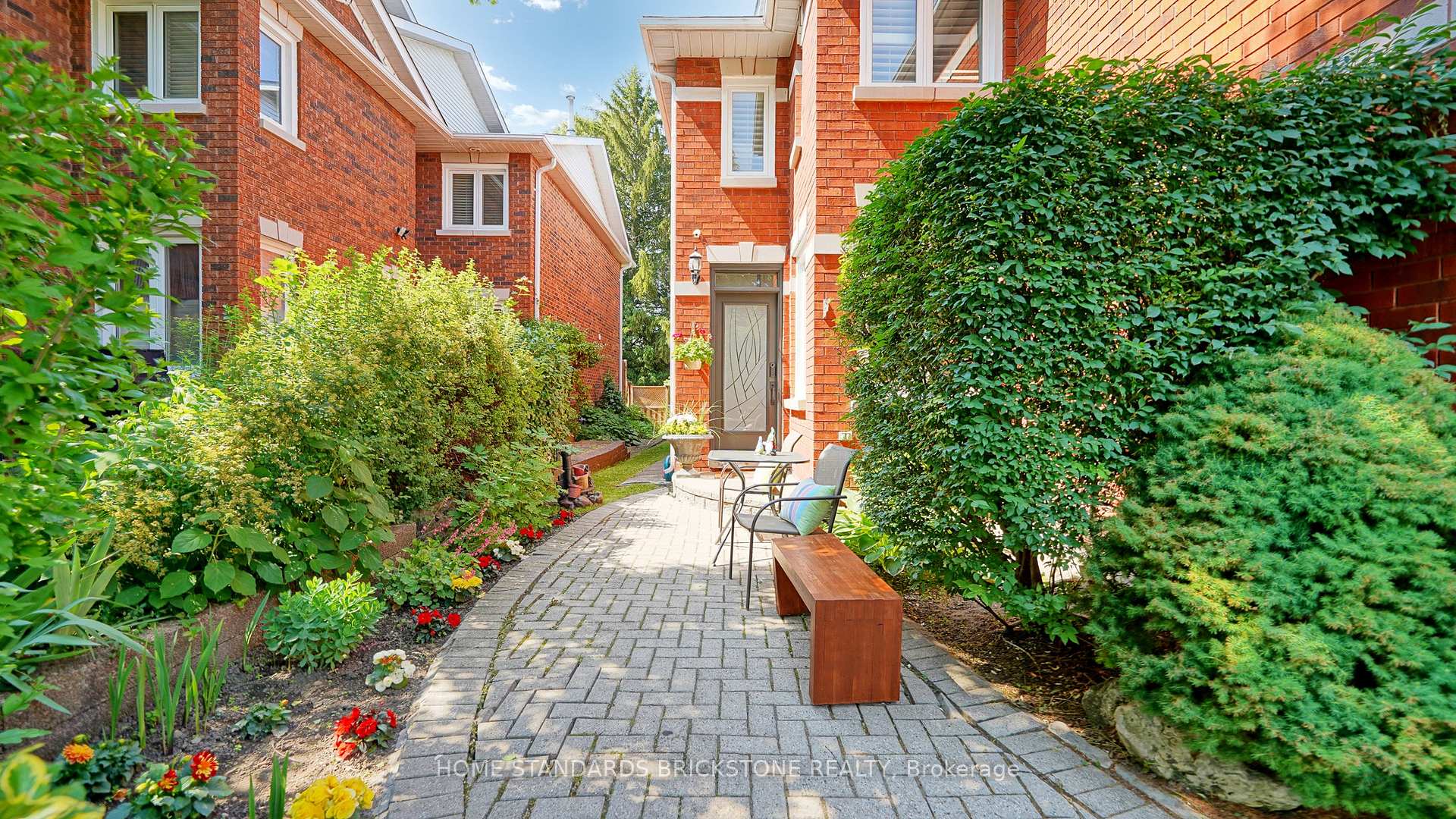 Photo 2 of 20 Brownstone Circle, Vaughan, Crestwood-Springfarm-Yorkhill — HOMEH