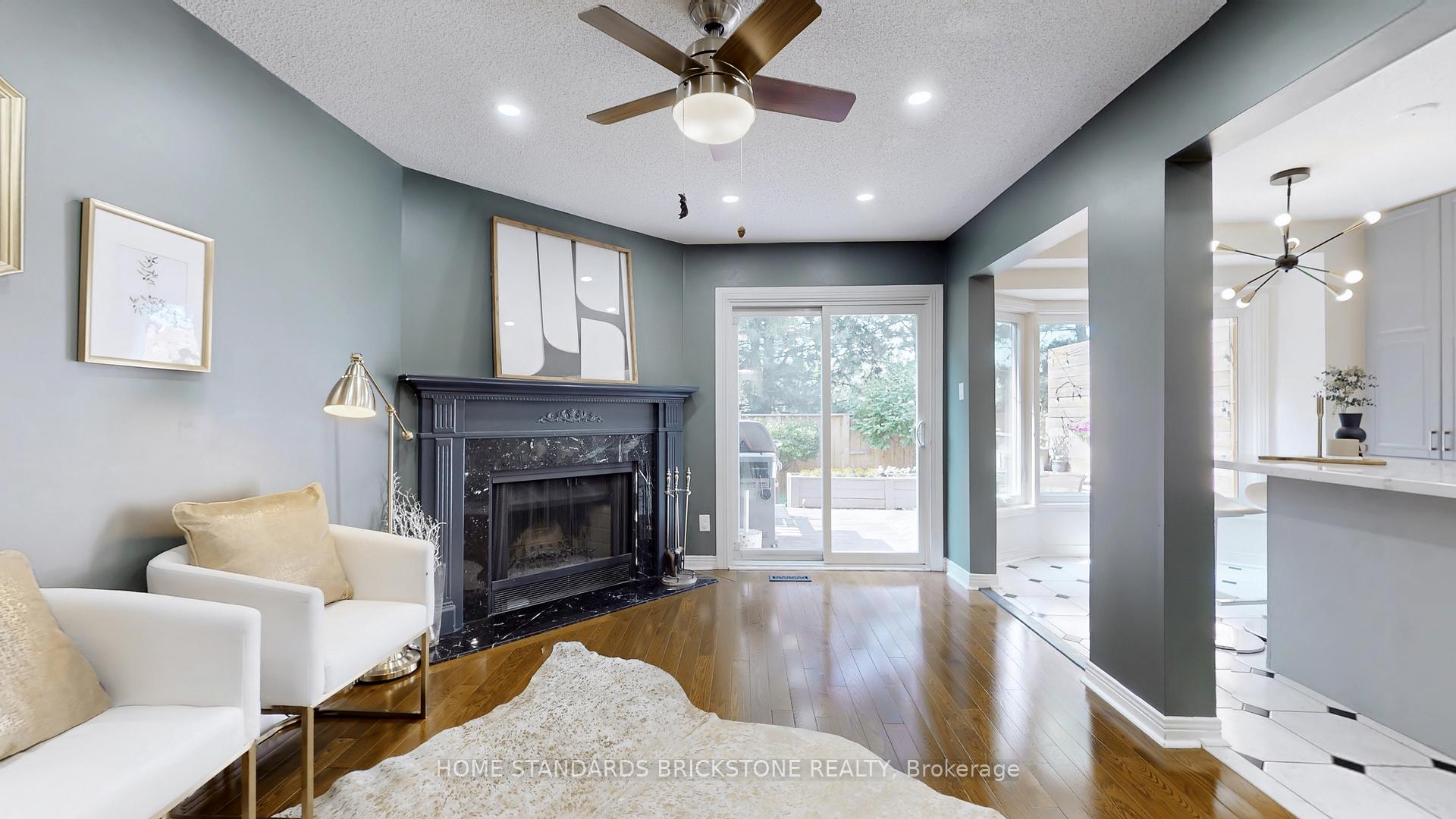 Photo 5 of 20 Brownstone Circle, Vaughan, Crestwood-Springfarm-Yorkhill — HOMEH