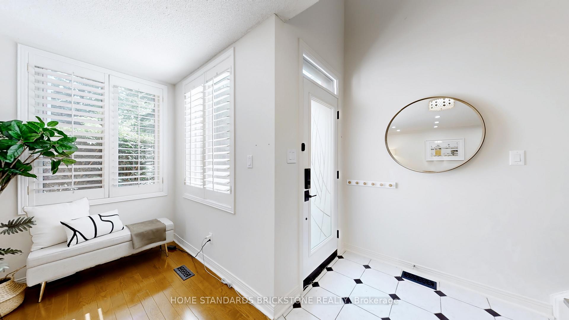 Photo 10 of 20 Brownstone Circle, Vaughan, Crestwood-Springfarm-Yorkhill — HOMEH