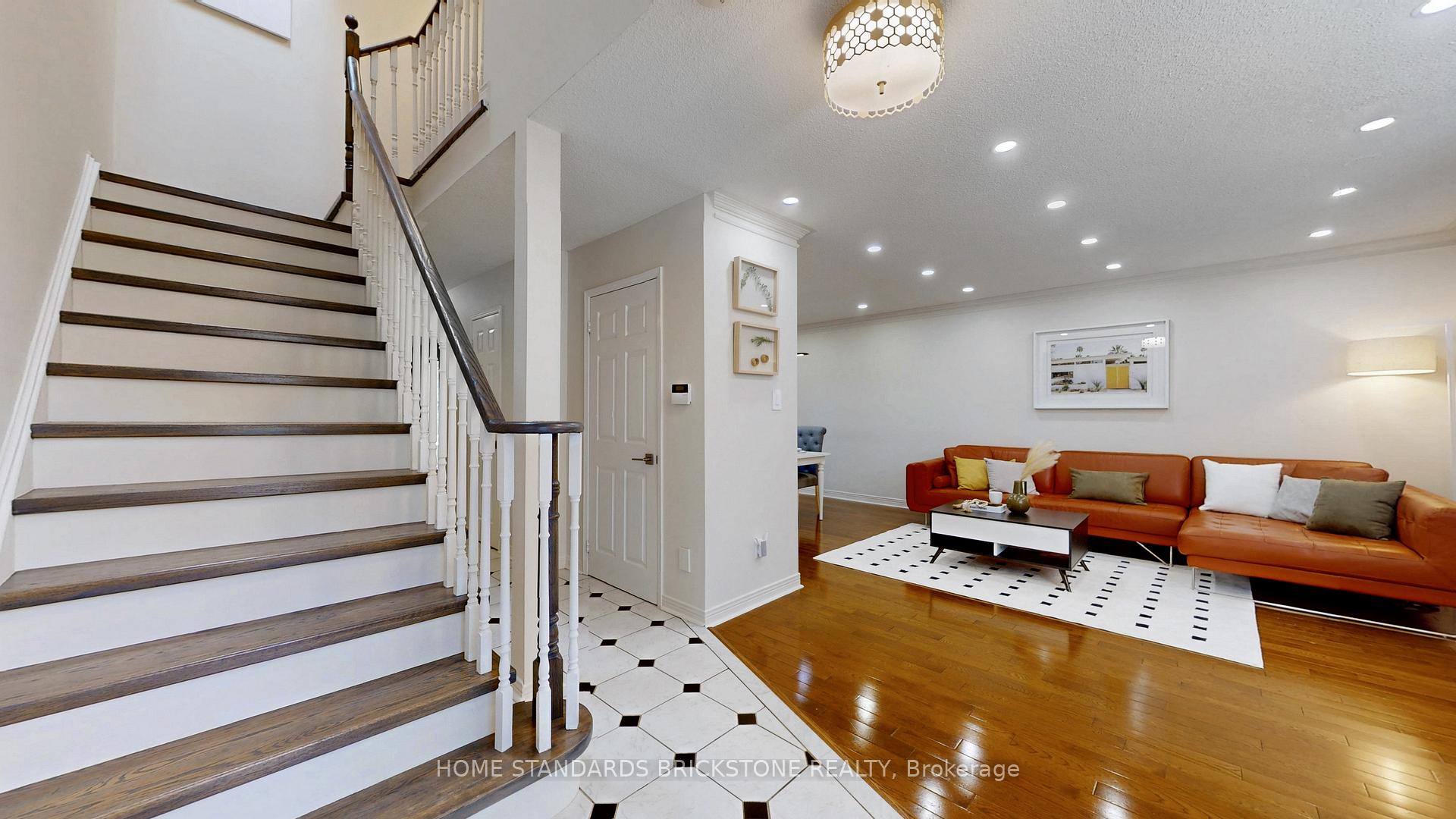 Photo 11 of 20 Brownstone Circle, Vaughan, Crestwood-Springfarm-Yorkhill — HOMEH