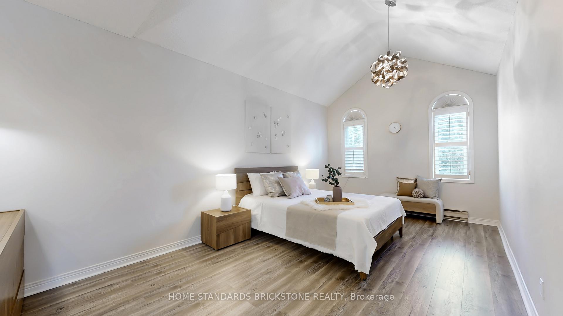 Photo 13 of 20 Brownstone Circle, Vaughan, Crestwood-Springfarm-Yorkhill — HOMEH