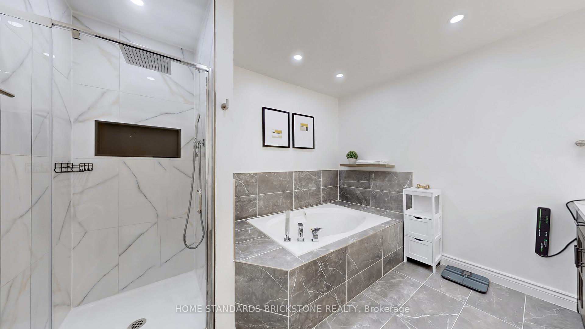 Photo 15 of 20 Brownstone Circle, Vaughan, Crestwood-Springfarm-Yorkhill — HOMEH