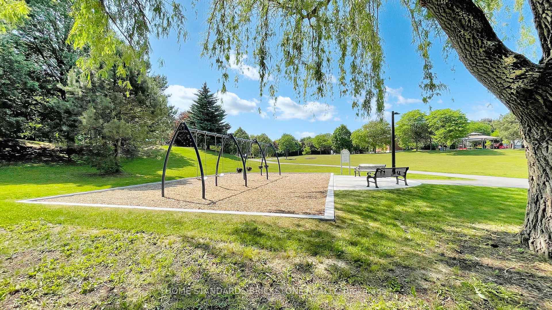 Photo 31 of 20 Brownstone Circle, Vaughan, Crestwood-Springfarm-Yorkhill — HOMEH