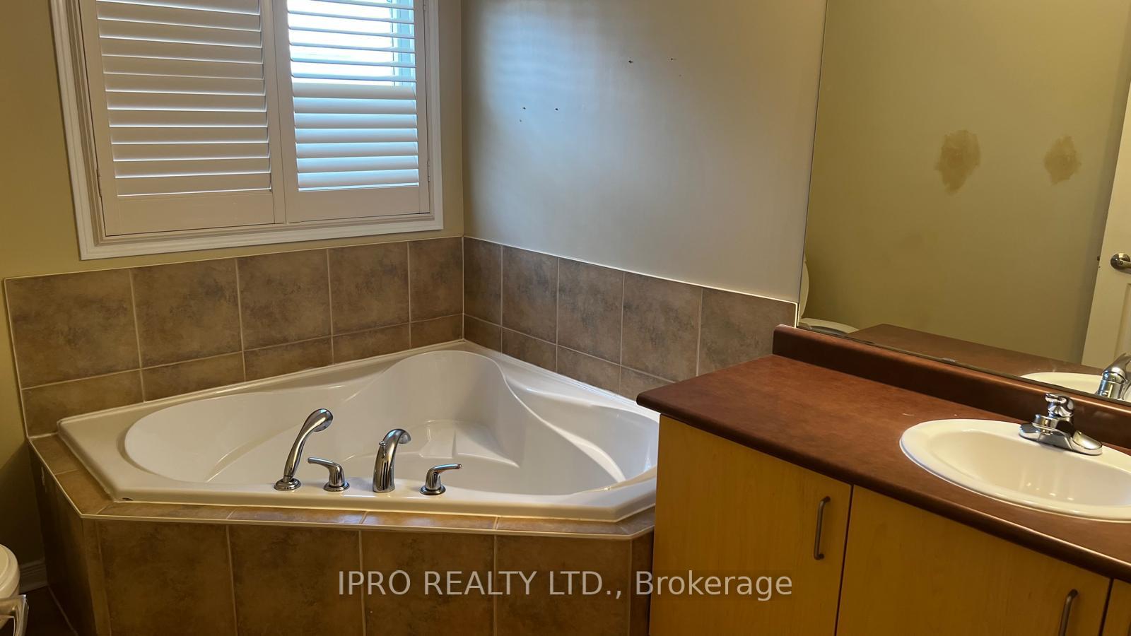 Photo 8 of 26 Atlantis Drive, Whitby, Blue Grass Meadows — HOMEH