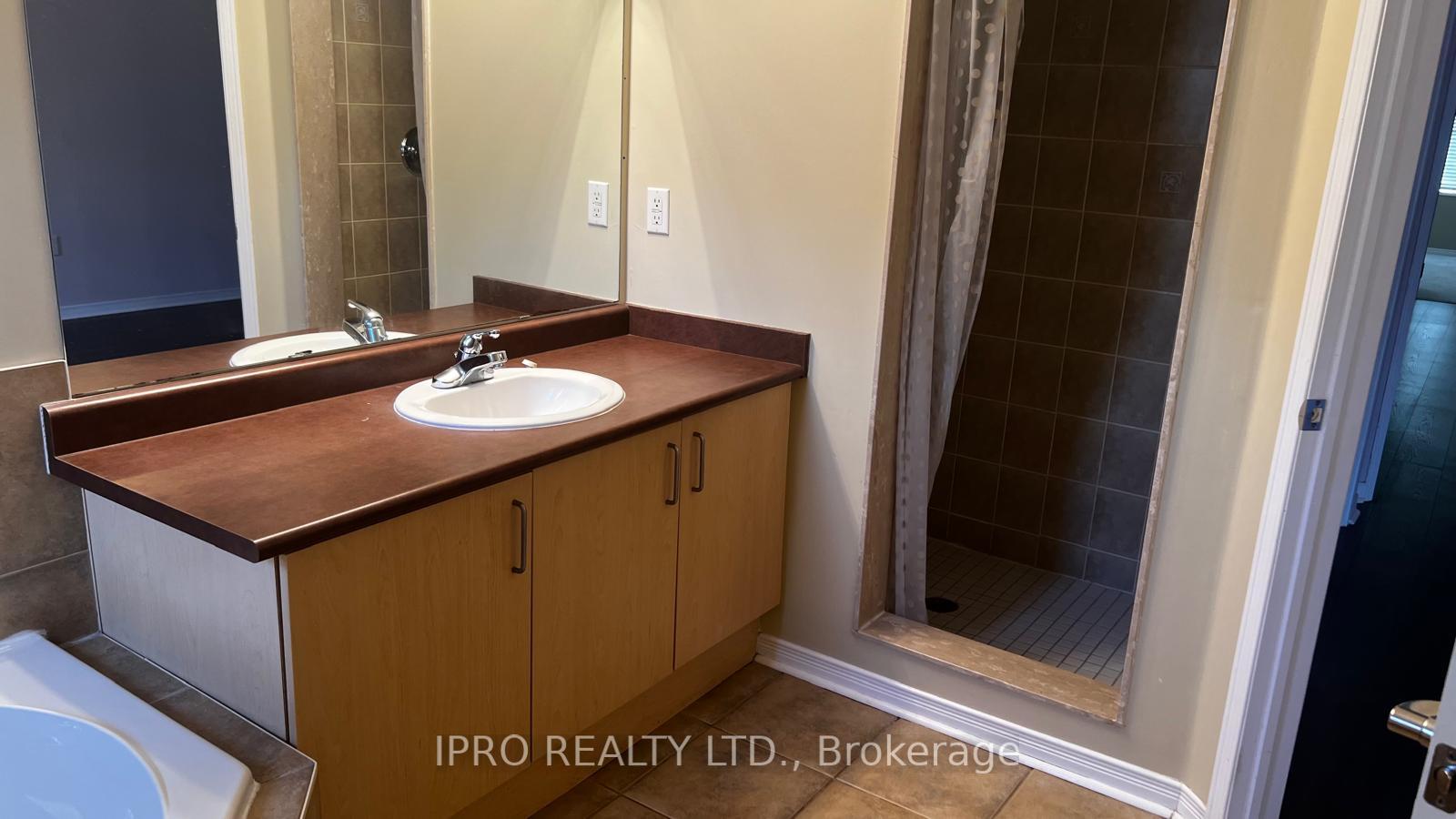 Photo 9 of 26 Atlantis Drive, Whitby, Blue Grass Meadows — HOMEH
