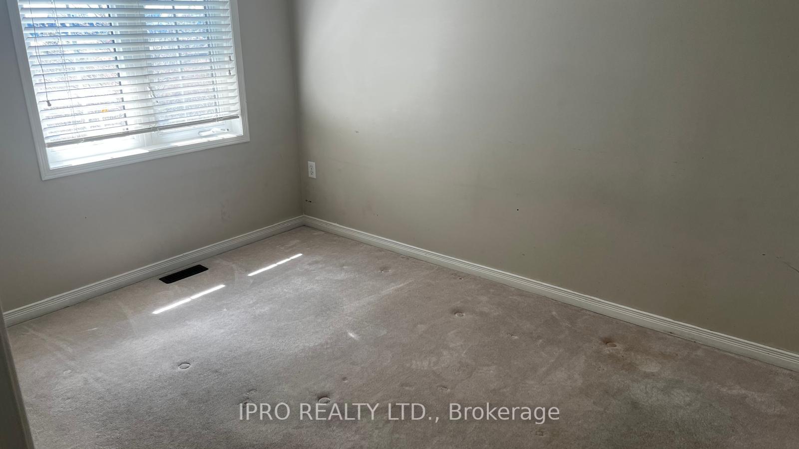 Photo 10 of 26 Atlantis Drive, Whitby, Blue Grass Meadows — HOMEH