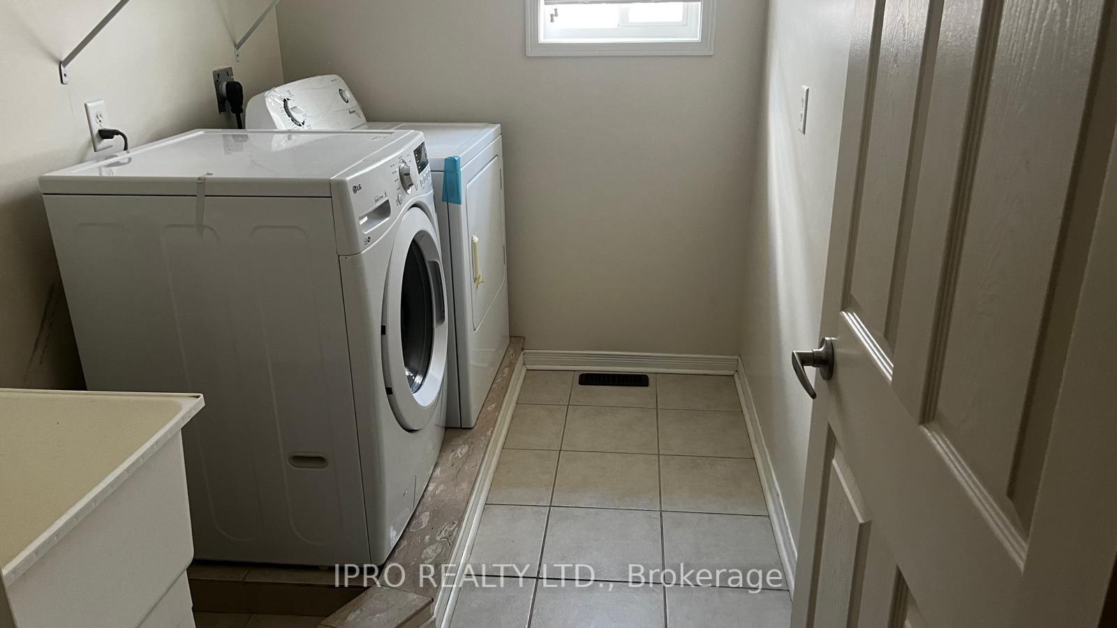 Photo 14 of 26 Atlantis Drive, Whitby, Blue Grass Meadows — HOMEH
