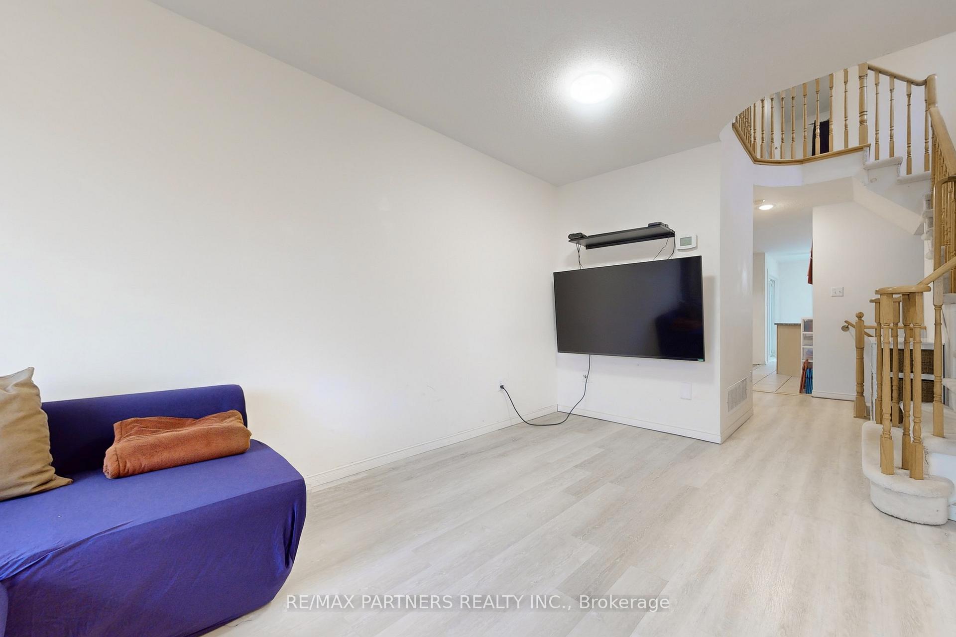 Photo 4 of 324 Castlemore Avenue, Markham, Berczy — HOMEH
