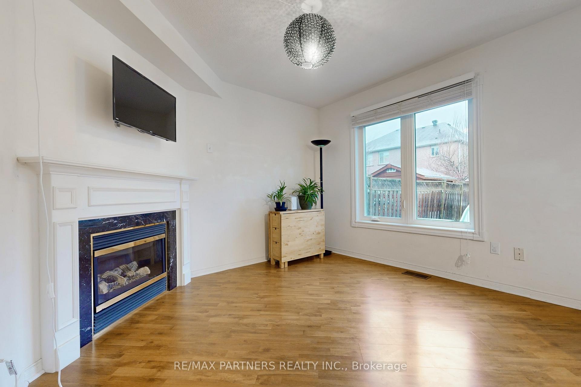 Photo 5 of 324 Castlemore Avenue, Markham, Berczy — HOMEH