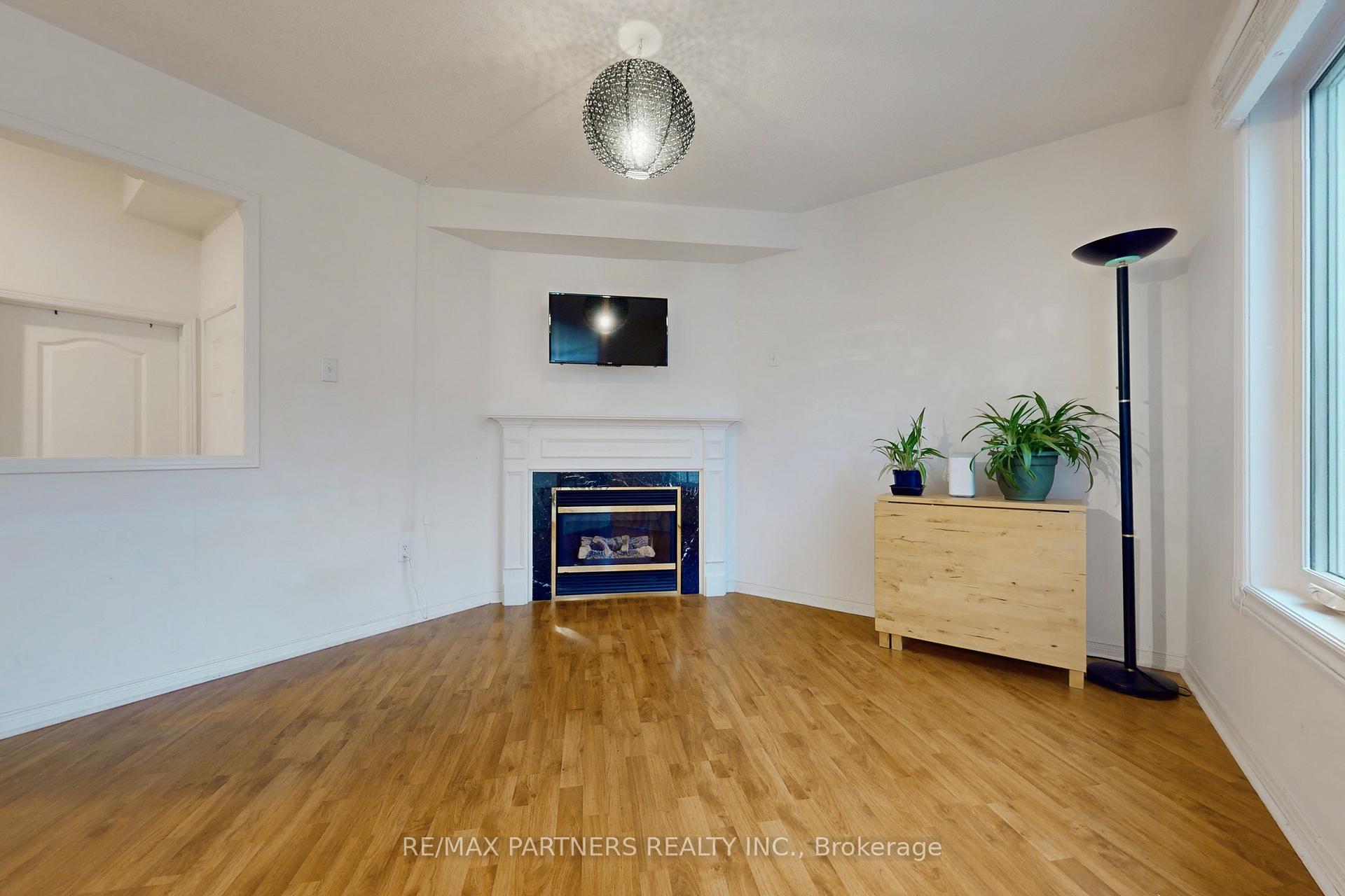 Photo 7 of 324 Castlemore Avenue, Markham, Berczy — HOMEH