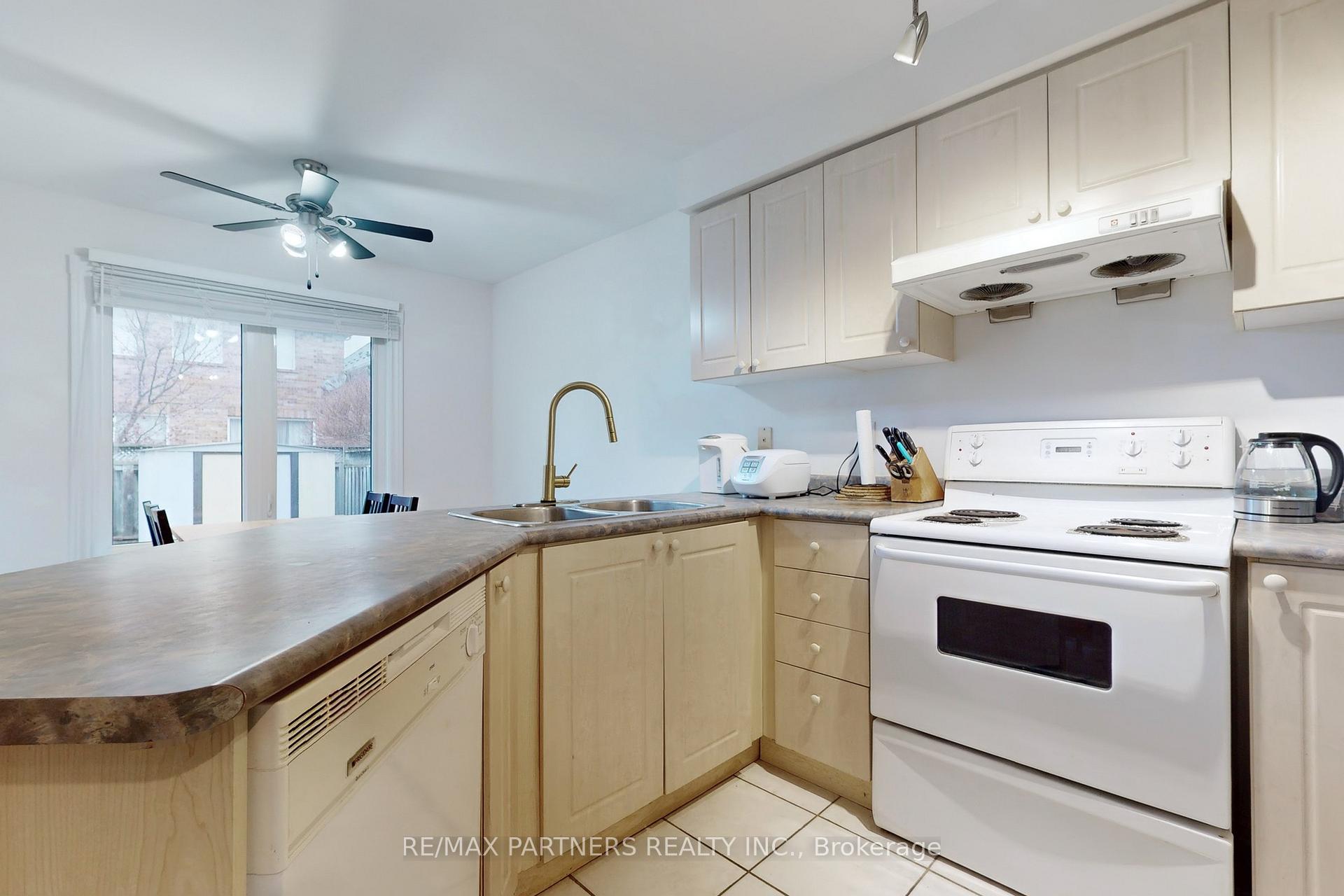 Photo 12 of 324 Castlemore Avenue, Markham, Berczy — HOMEH